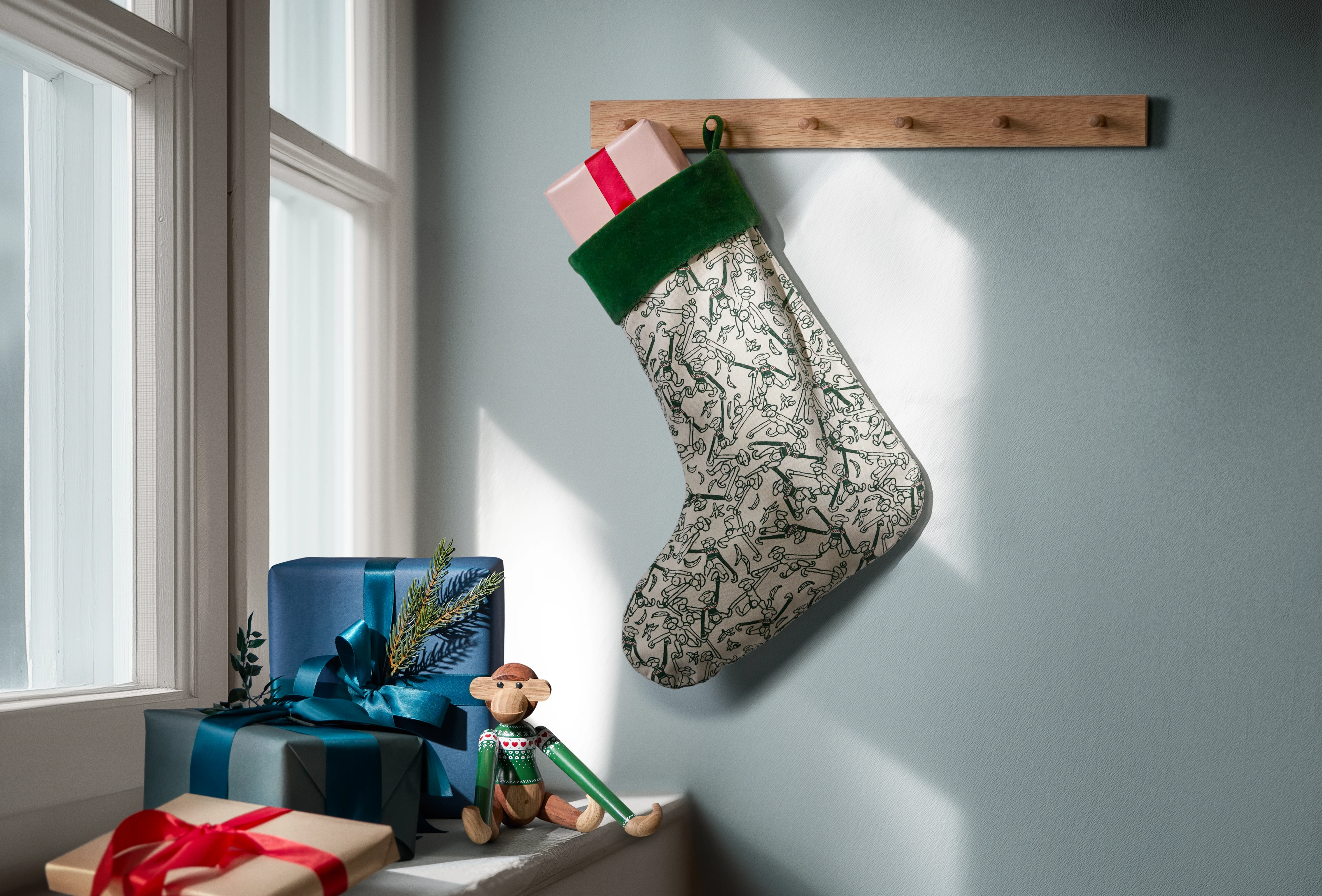 Christmas Jumper Ape 2025 liten fra Kay Bojesen i fargen Grønn, laget av Tre