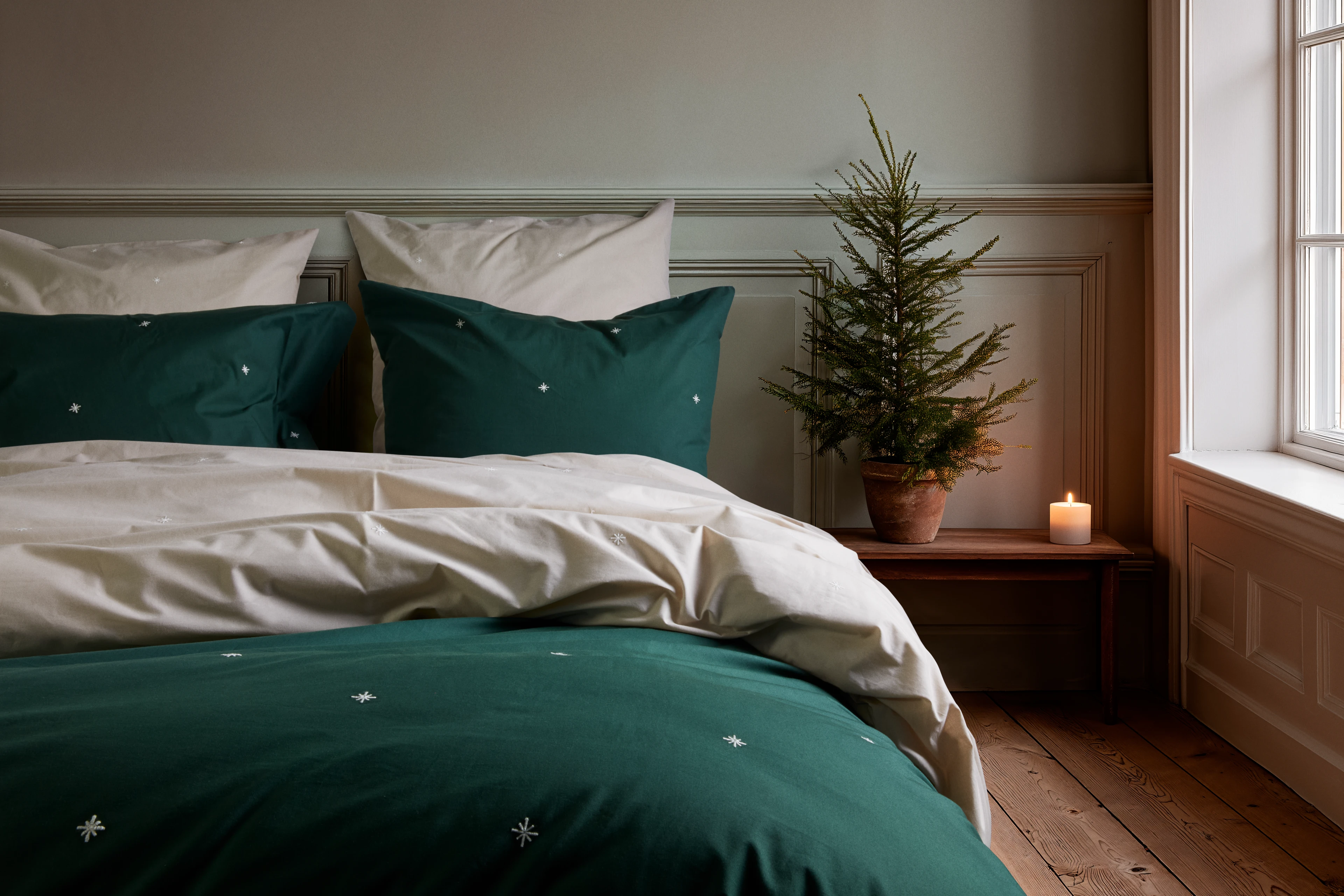 Bed linen 140x220 cm from JUNA in Green color, made of Cotton