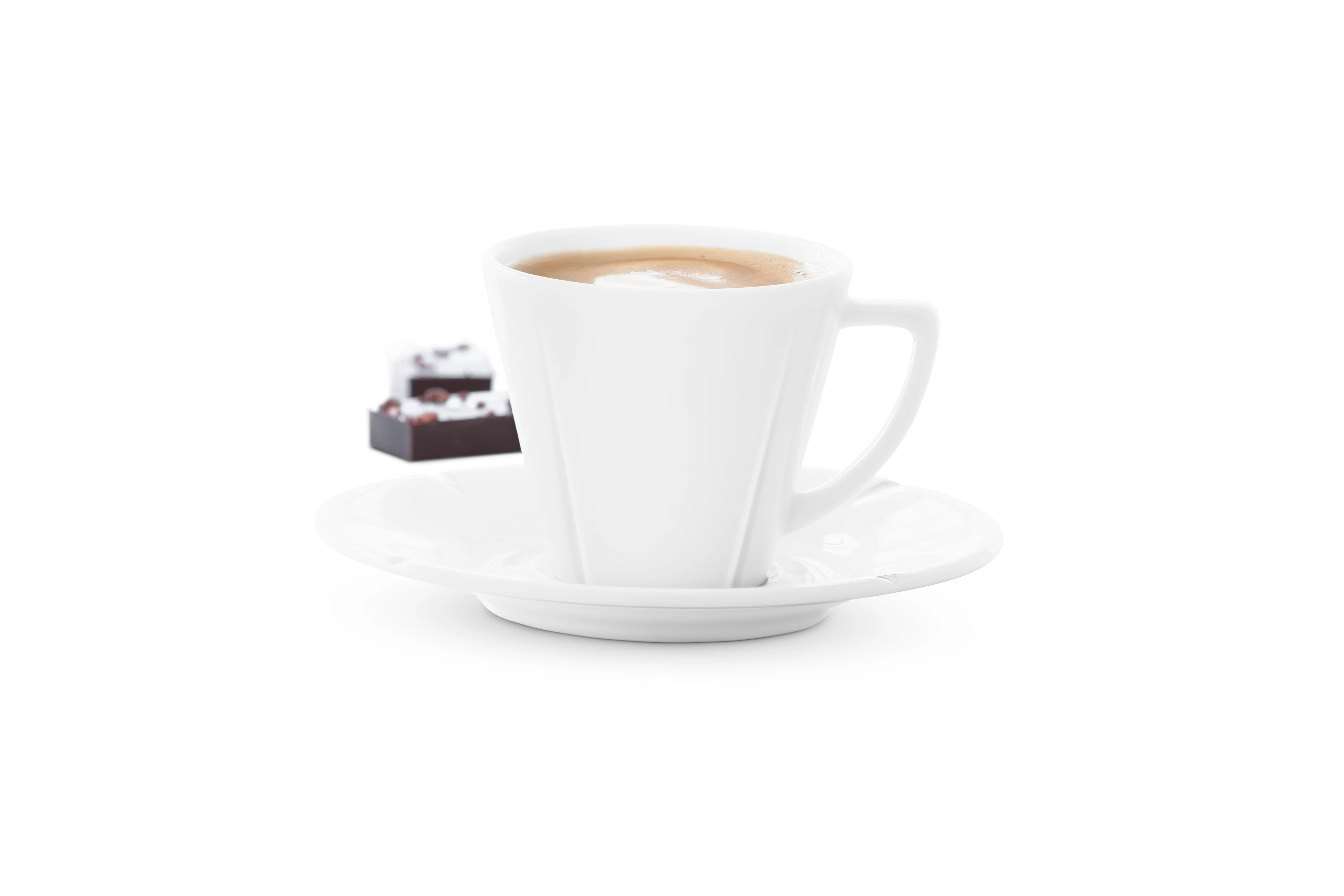 Espressokopp i hvit porselens med håndtak og tallerken