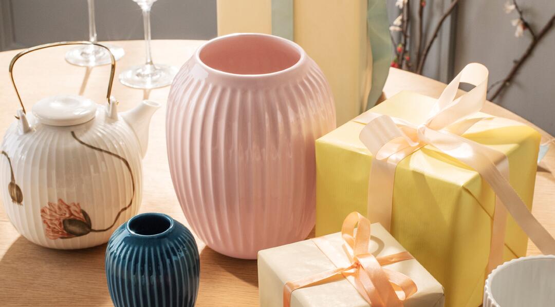 Confirmation gift ideas. Kähler Hammershøi in Poppy teapot. Kahler Hammershøi vases in different colours