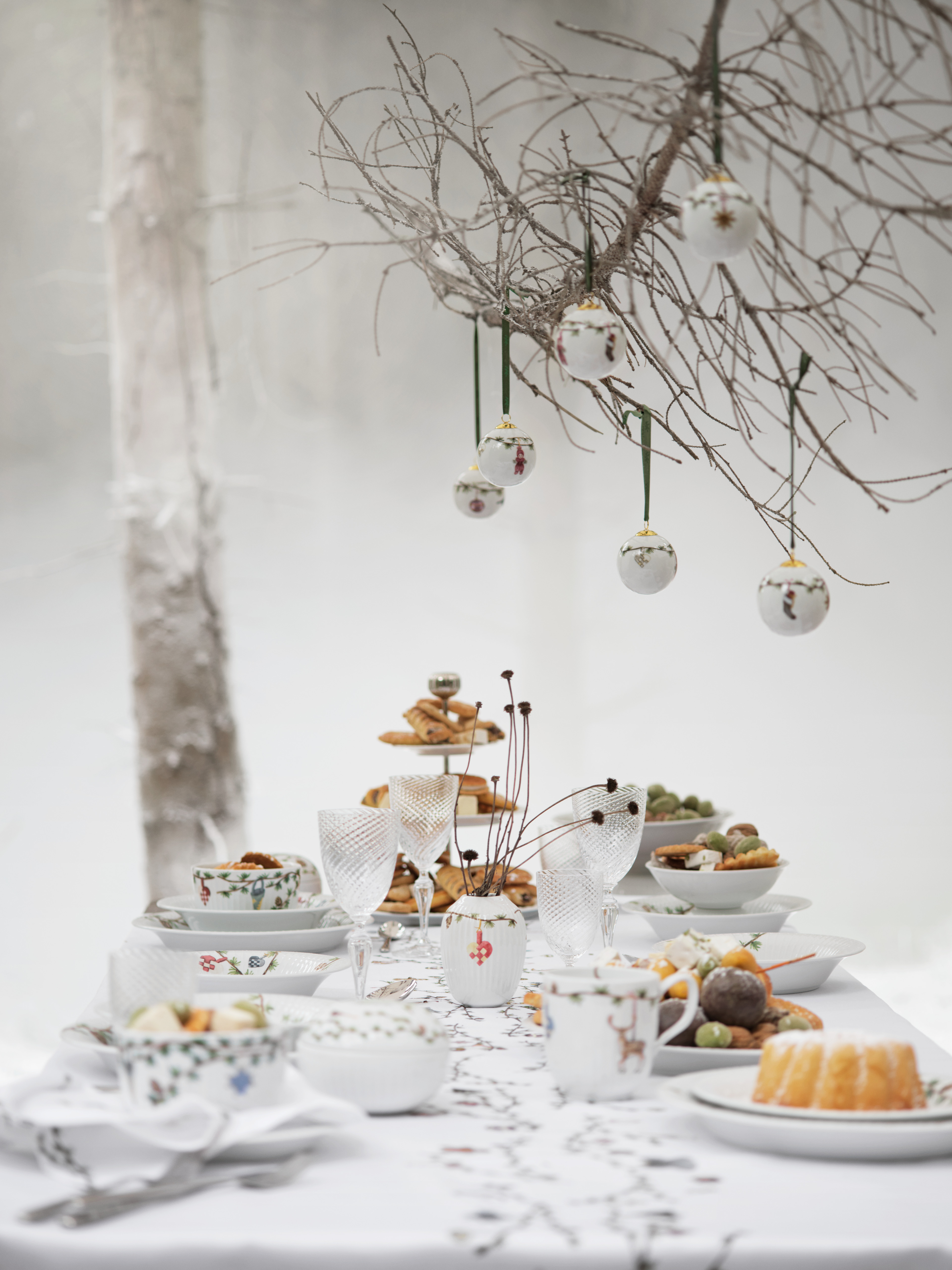 Table setting with Christmas frame from Kähler Hammershøi Christmas