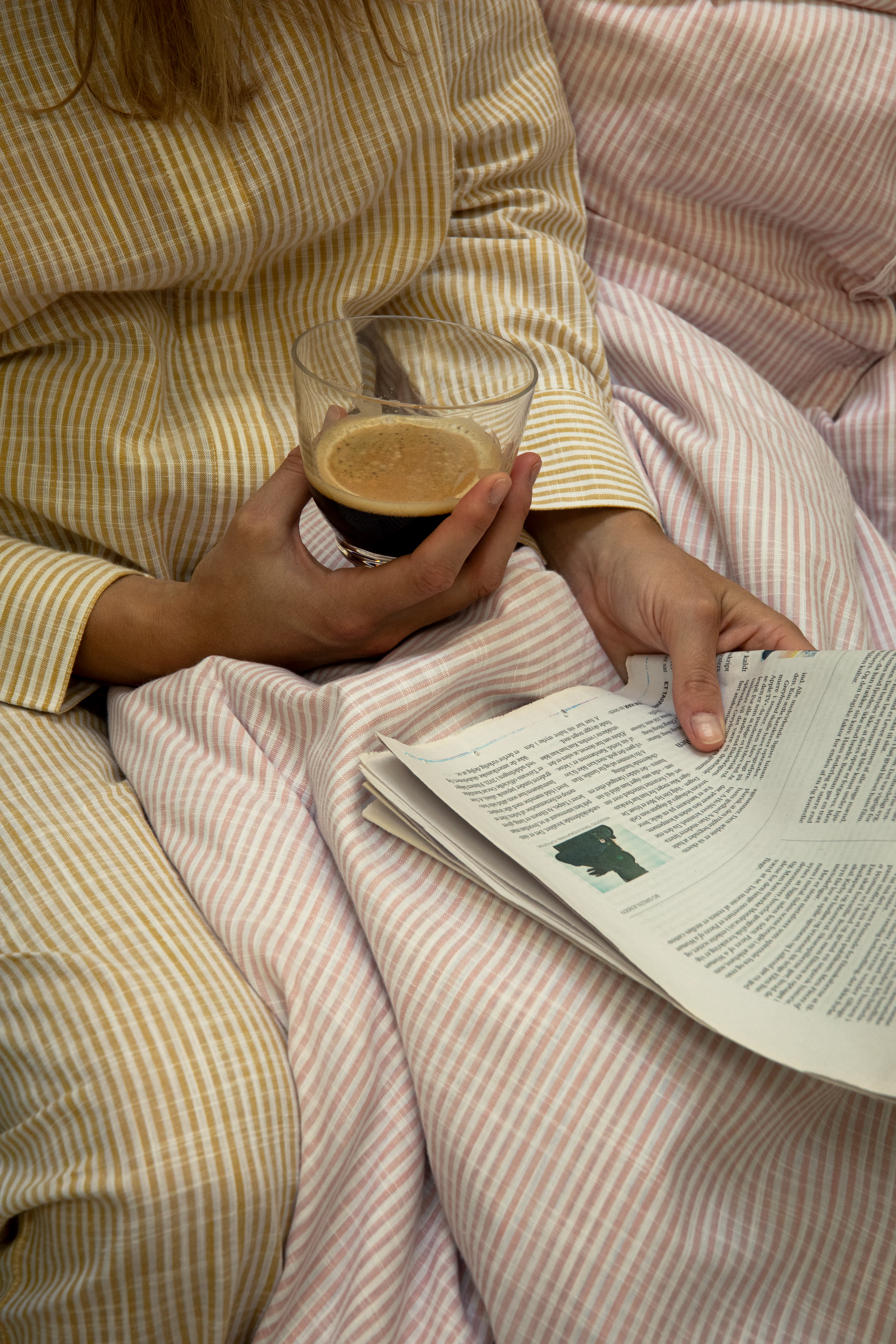 Ida shirt S/M fra JUNA i farven Okker/Hvid, lavet af Bomuld