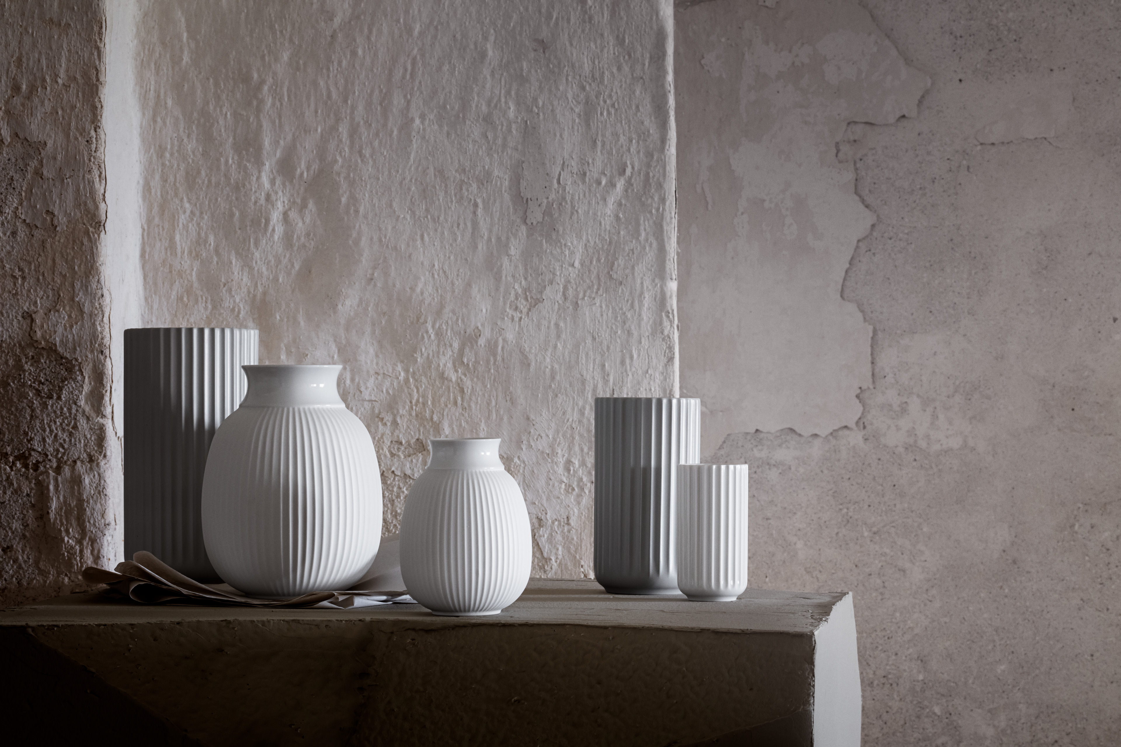 Vasen und Kerzenhalter aus der Serie Lyngby Porcelain Curve