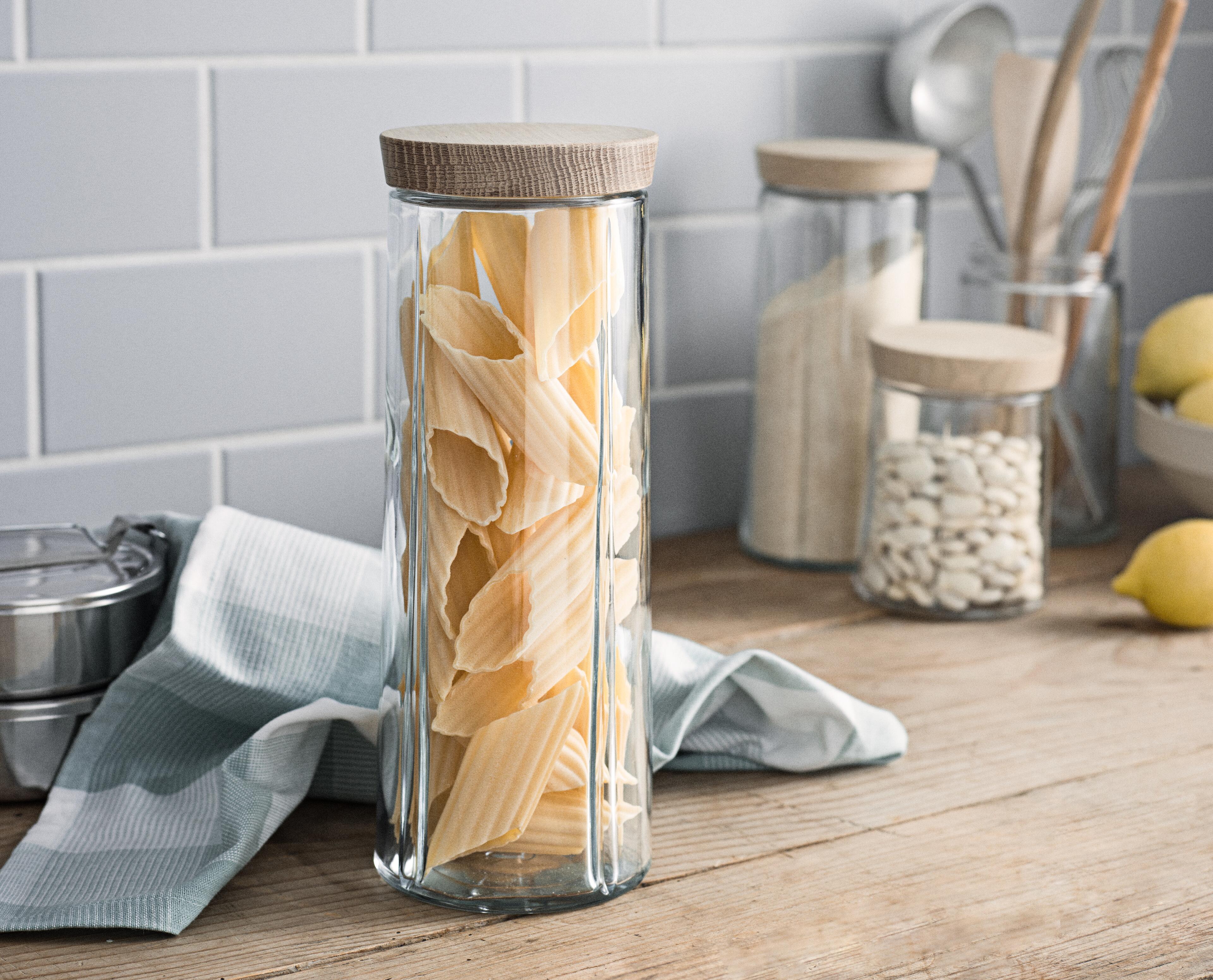 Kitchen storage from Rosendahl Gran Cru. Glass storage with wooden lid. Large and small storage jars