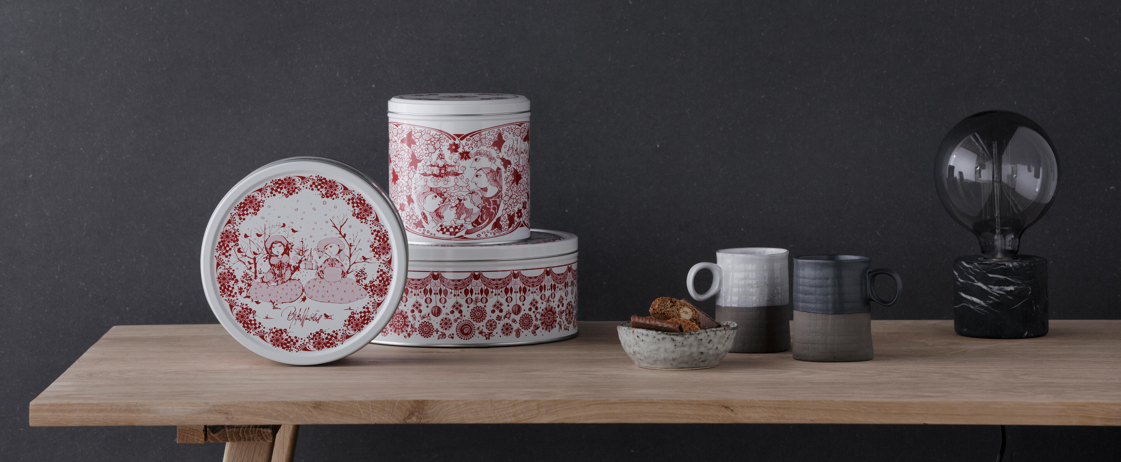 Cake tins from Bjørn Wiinblad in red pattern