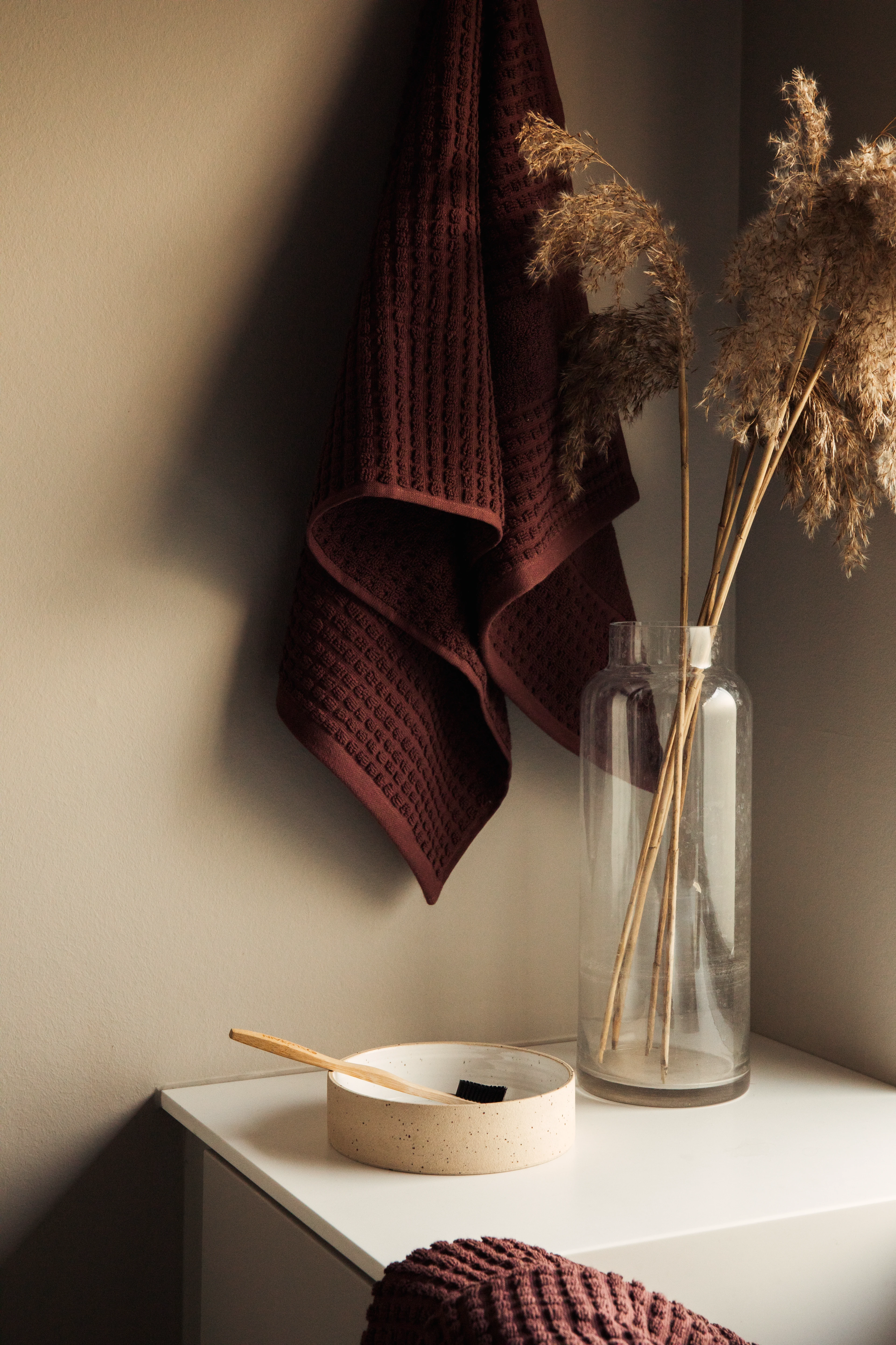 Towel 50x100 cm from JUNA in Chocolate color, made of Cotton