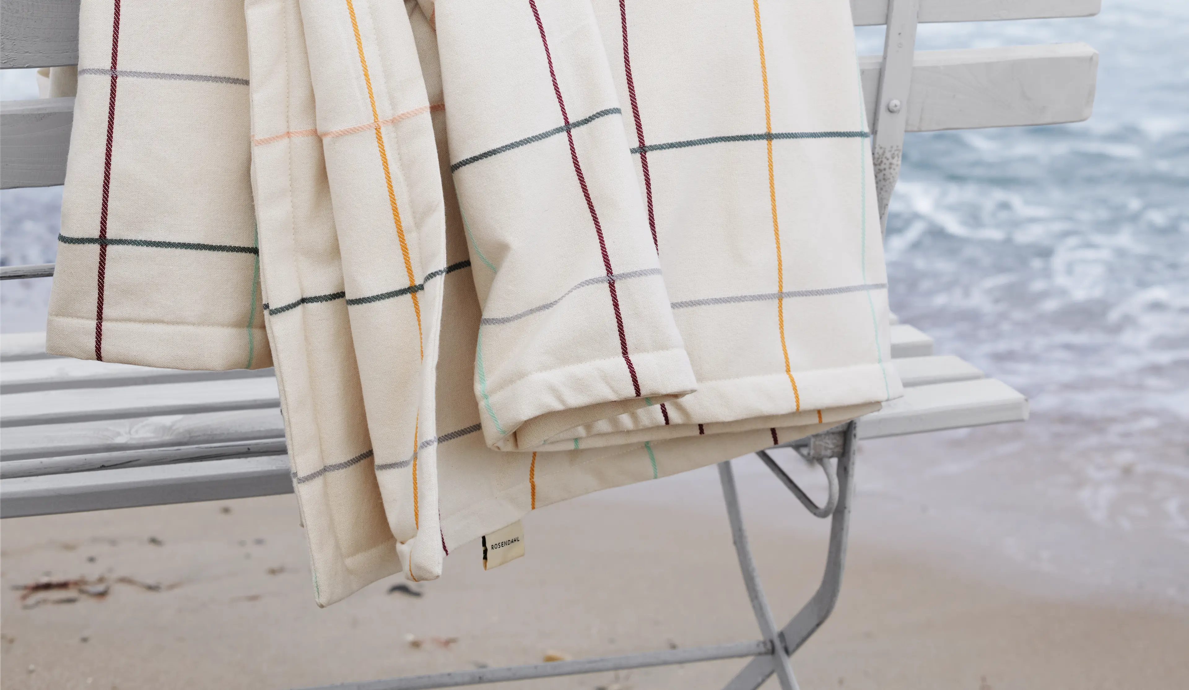 Quilt from Rosendahl. Outdoor rug in checkered fabric.