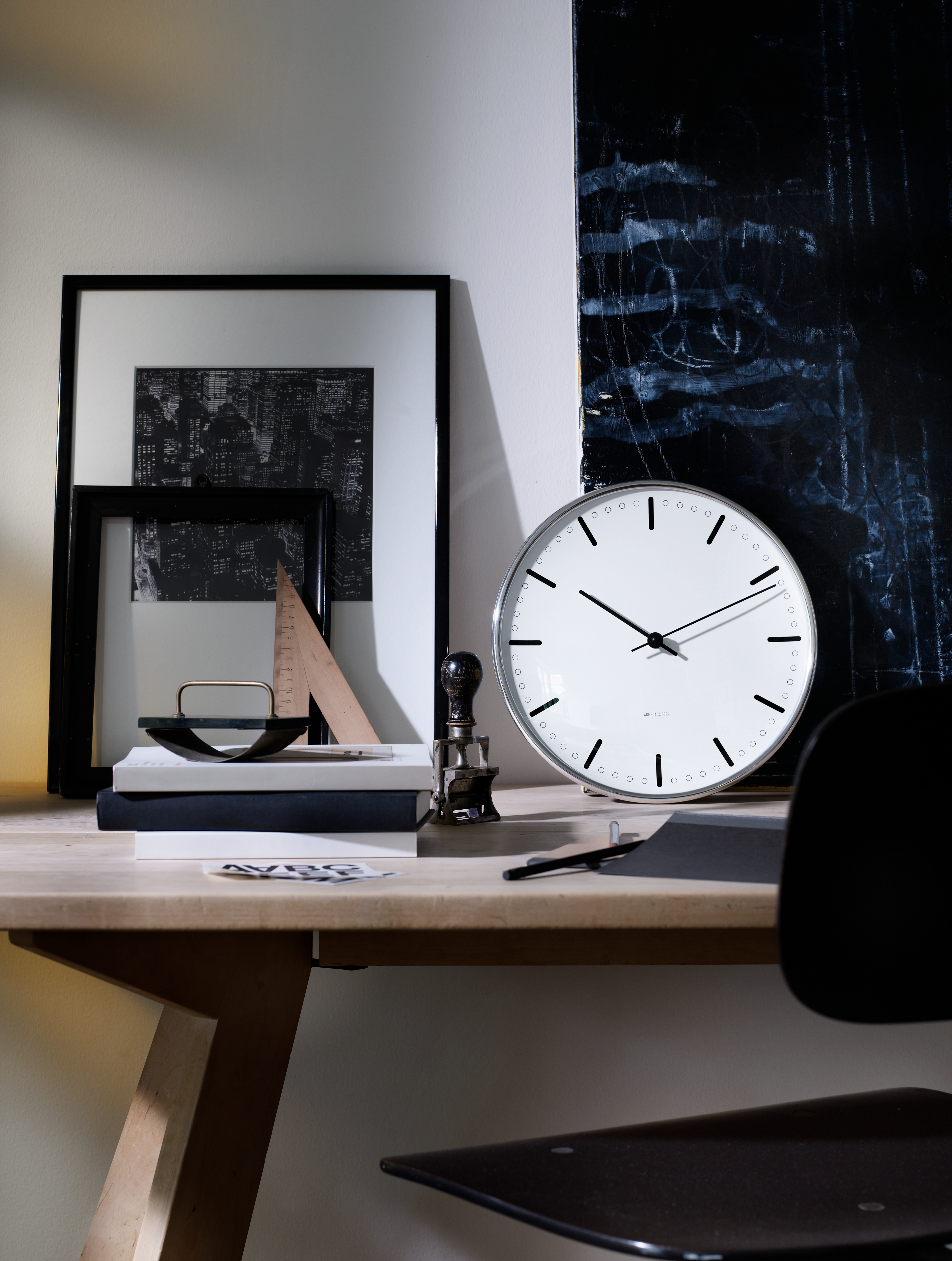 Arne Jacobsen City Hall Table Clock, Black – FJØRN Scandinavian