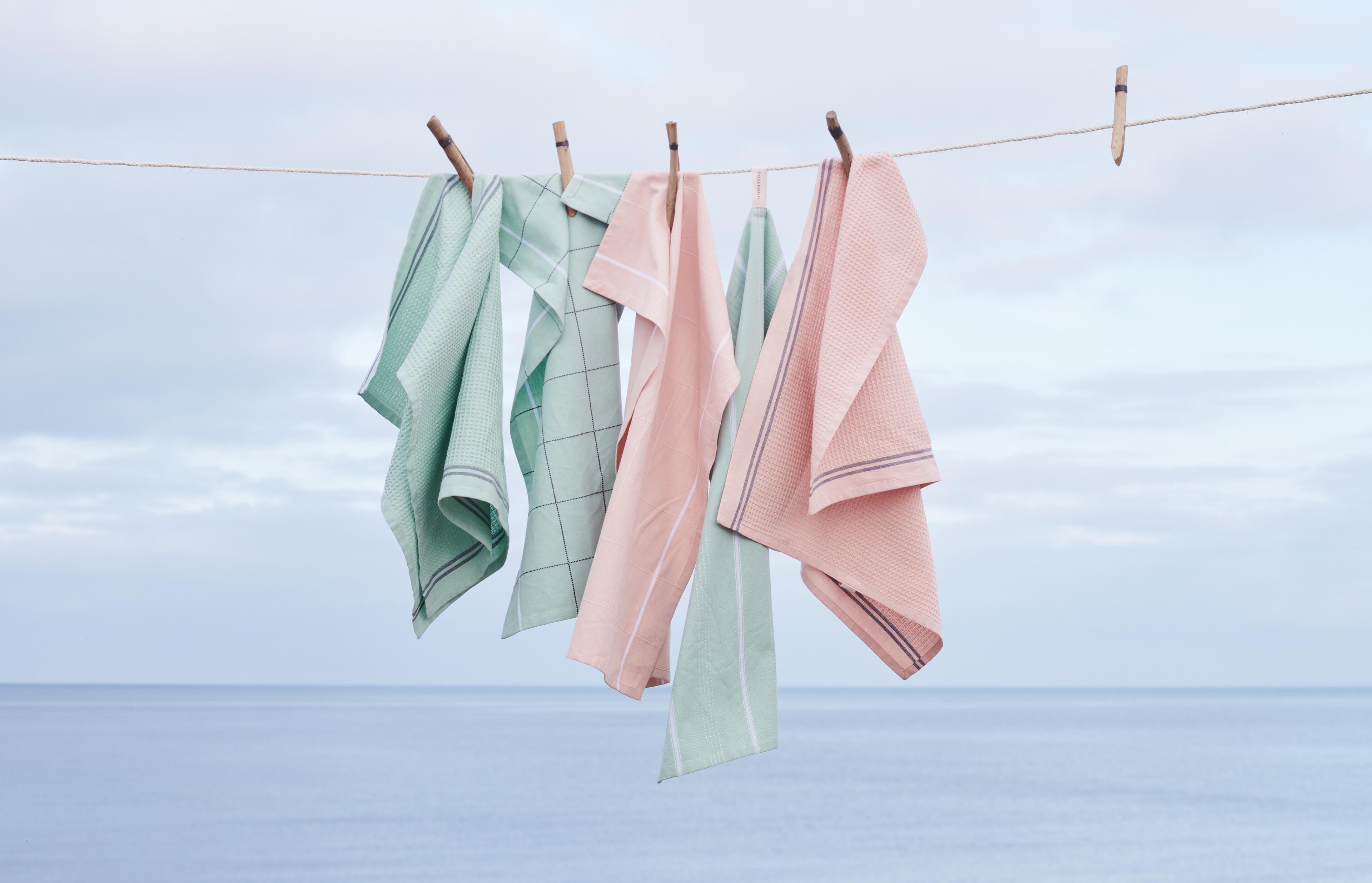 Kjøkkenhåndklær i rosa og grønt fra JUNA hos Rosendahl.com