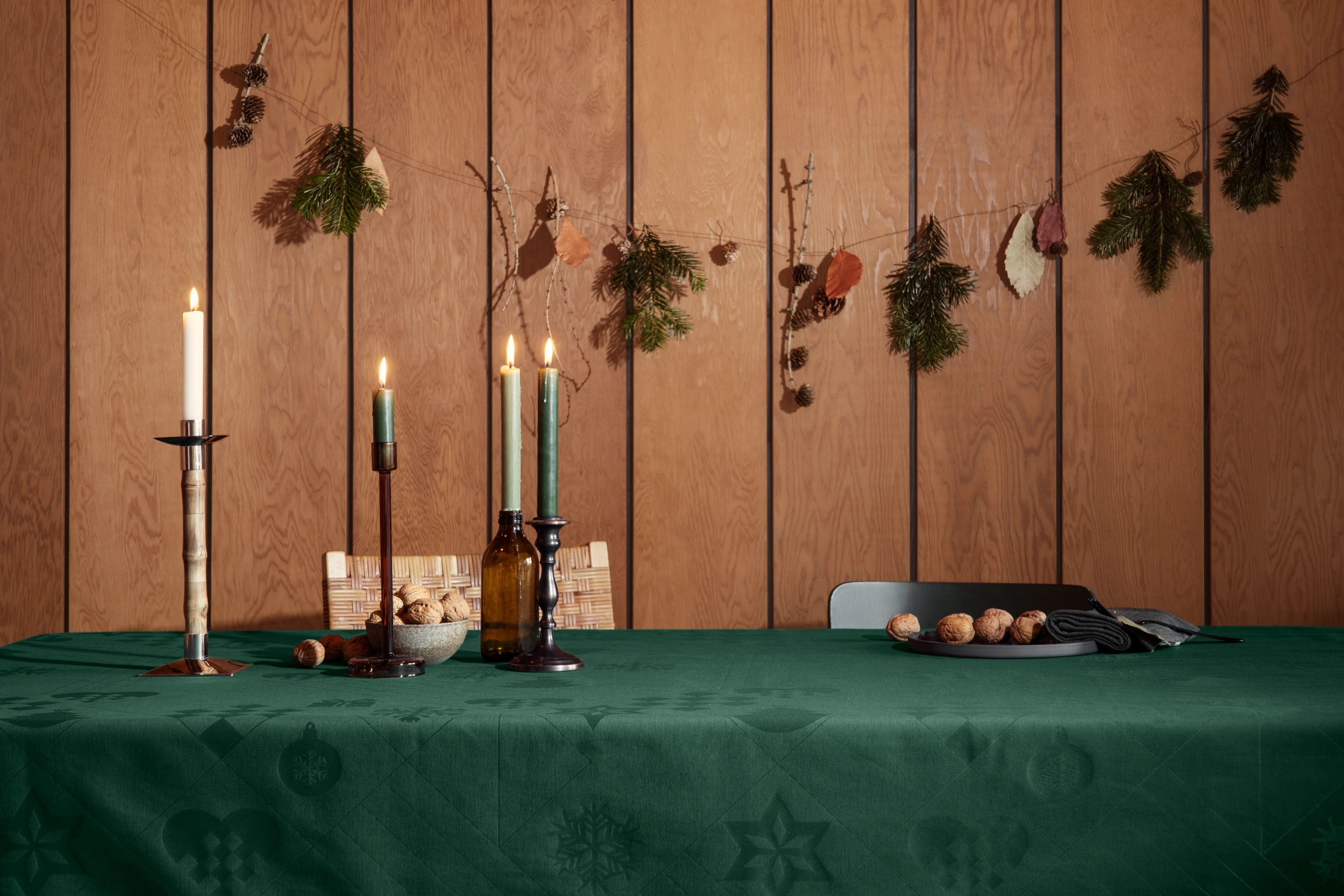 JUNA juleduk i grønt med julemotiv på
