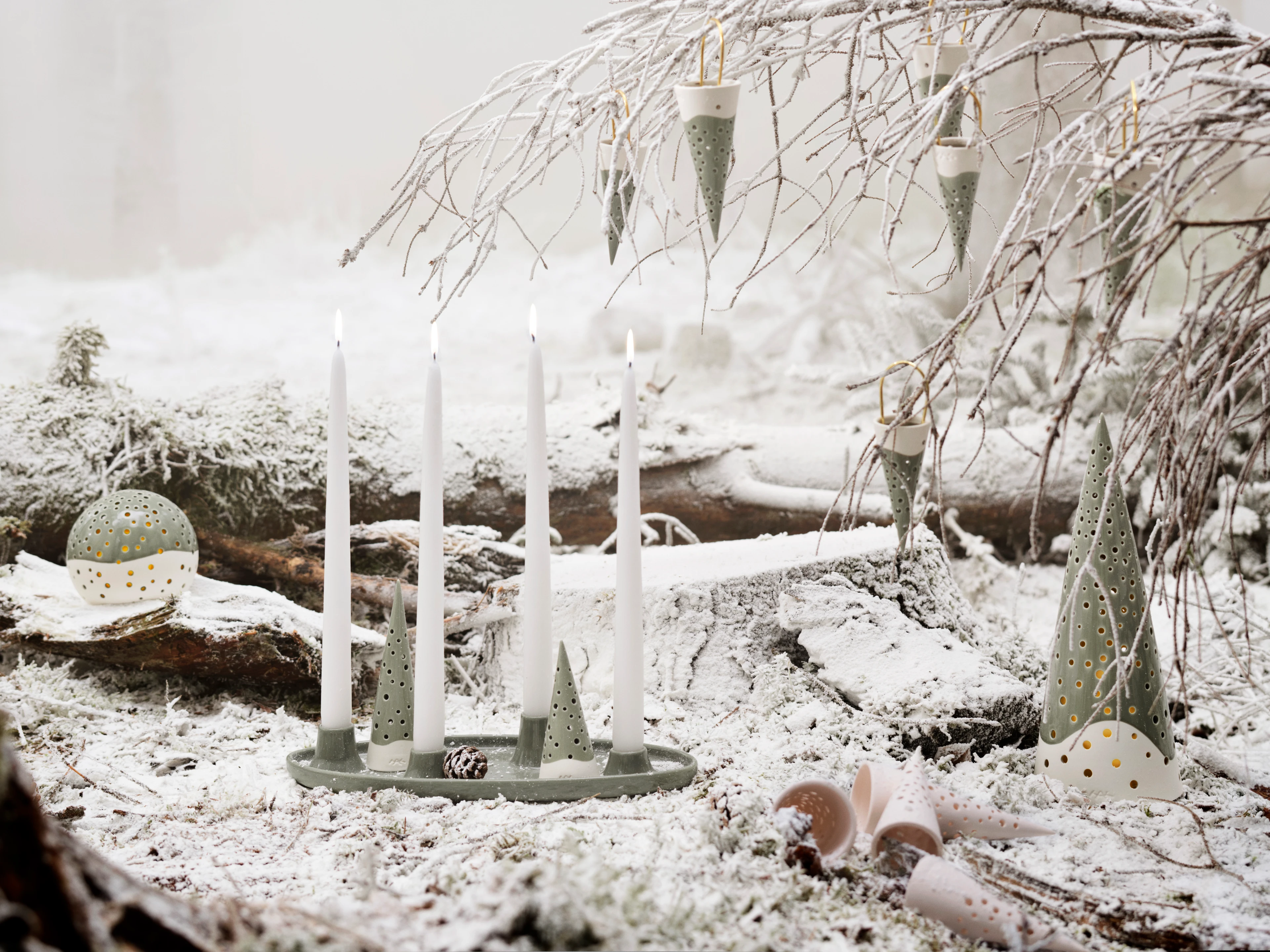Weihnachtsspitztüte H18 cm von Kähler in der Farbe Olivgrün, hergestellt aus Keramik