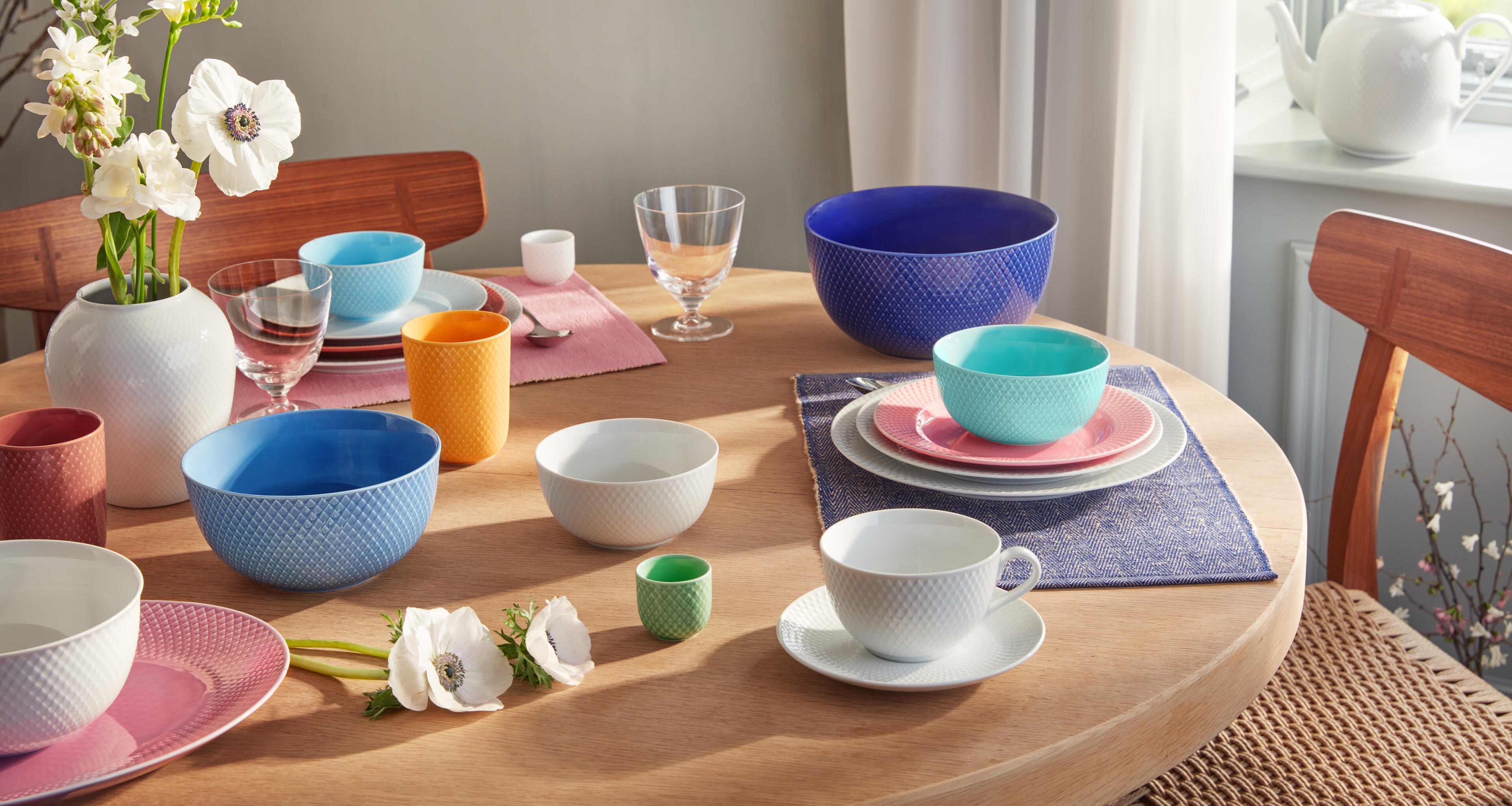 Housewarming gift. Service from Lyngby Porcelæn from the Rhombe Colour series