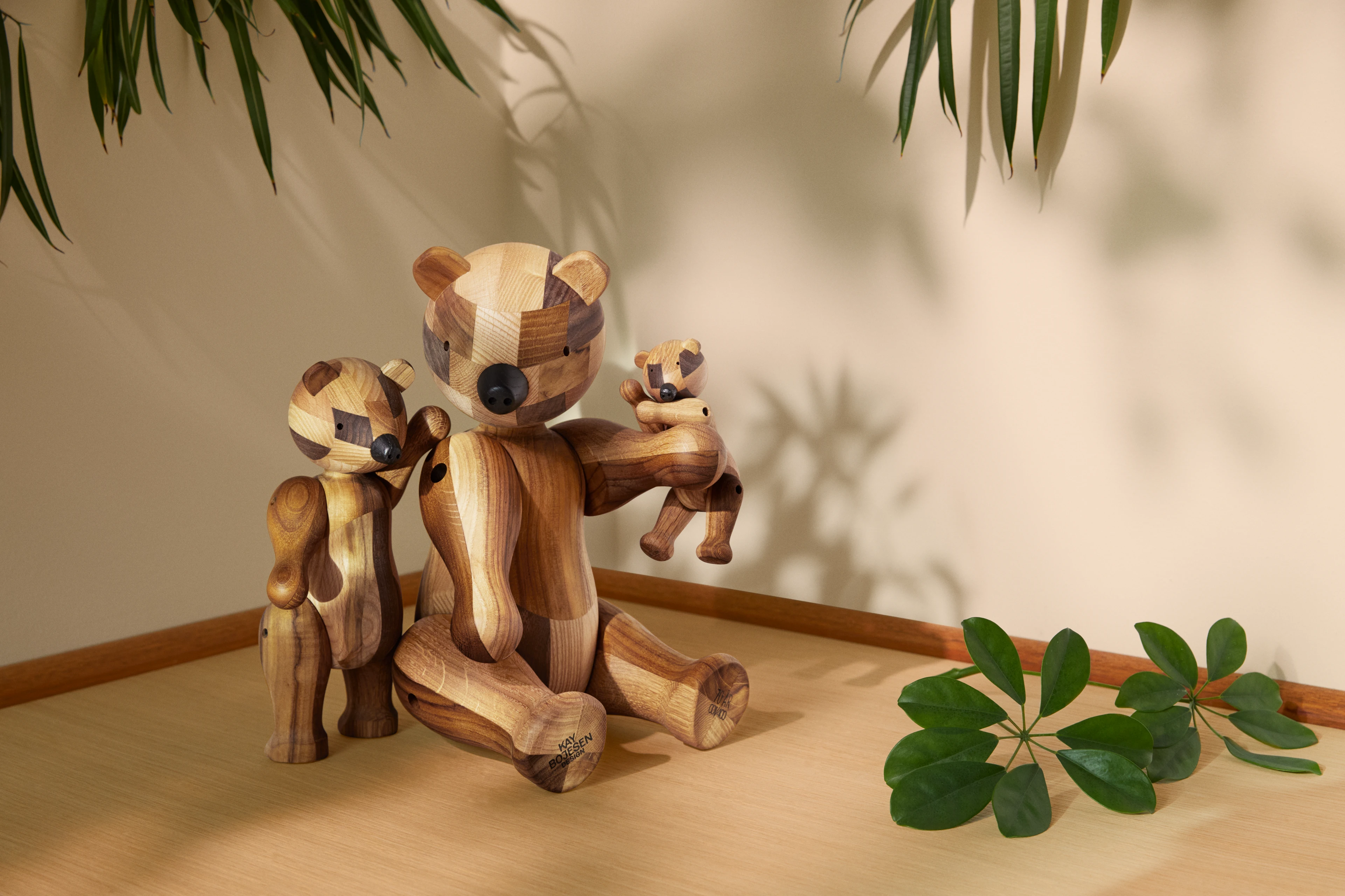 Reworked anniversary Bear large from Kay Bojesen in Mixed wood color, made of Wood