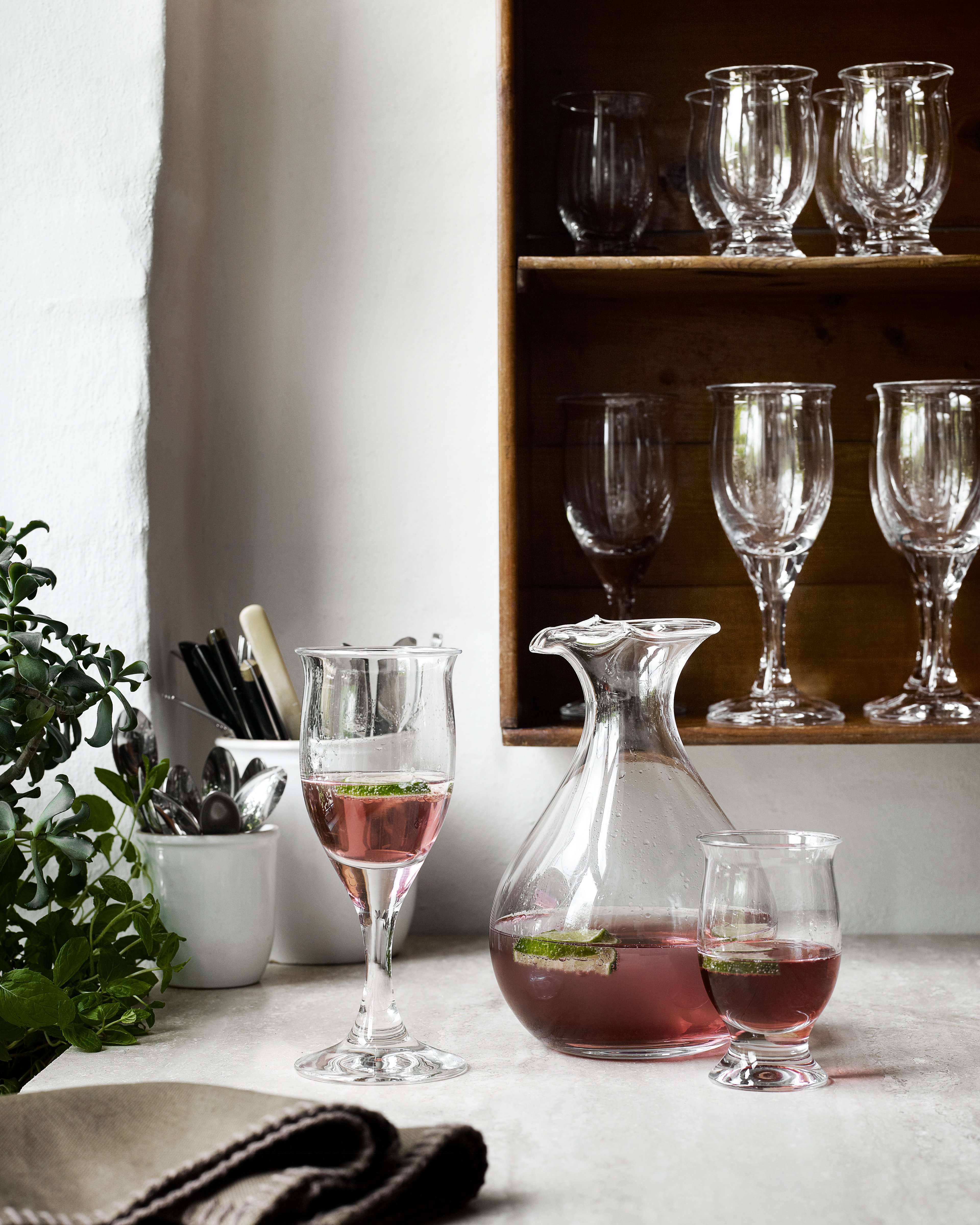 Wine and water glasses from the Holmegaard Ideélle series