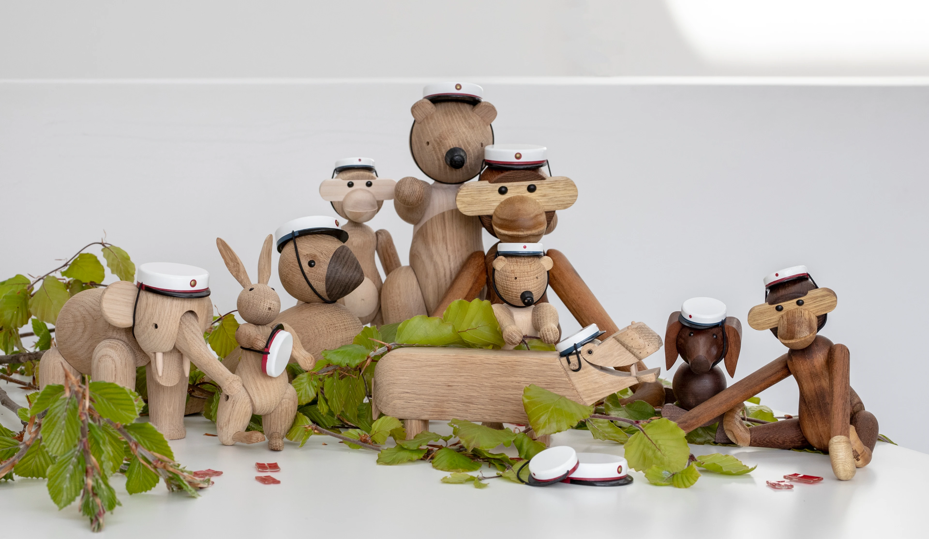 Studentergave og Kay Bojesen figurer med studenterhue på