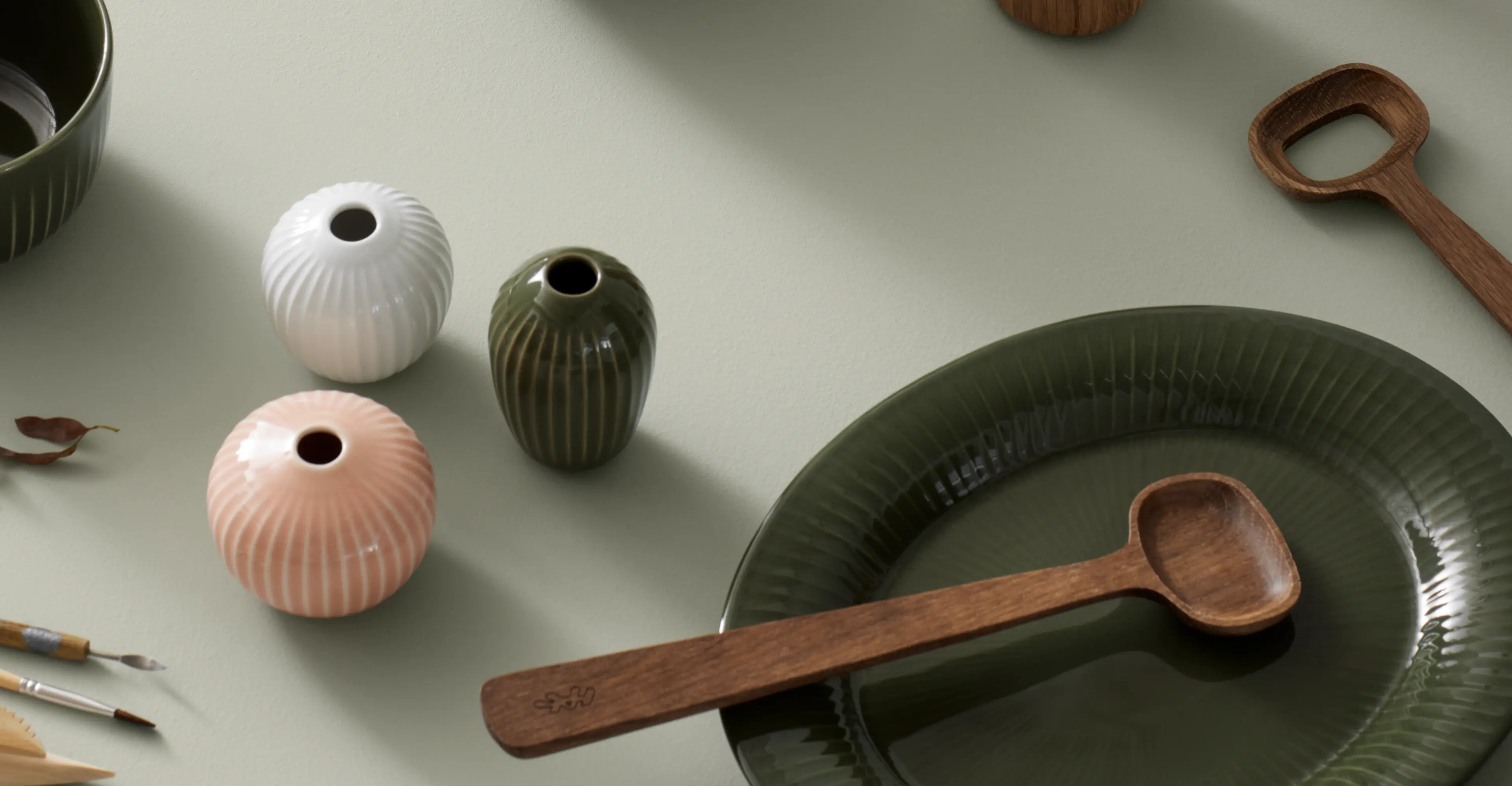 Cutlery and serving utensils from Kähler Design. Wooden salad cutlery.