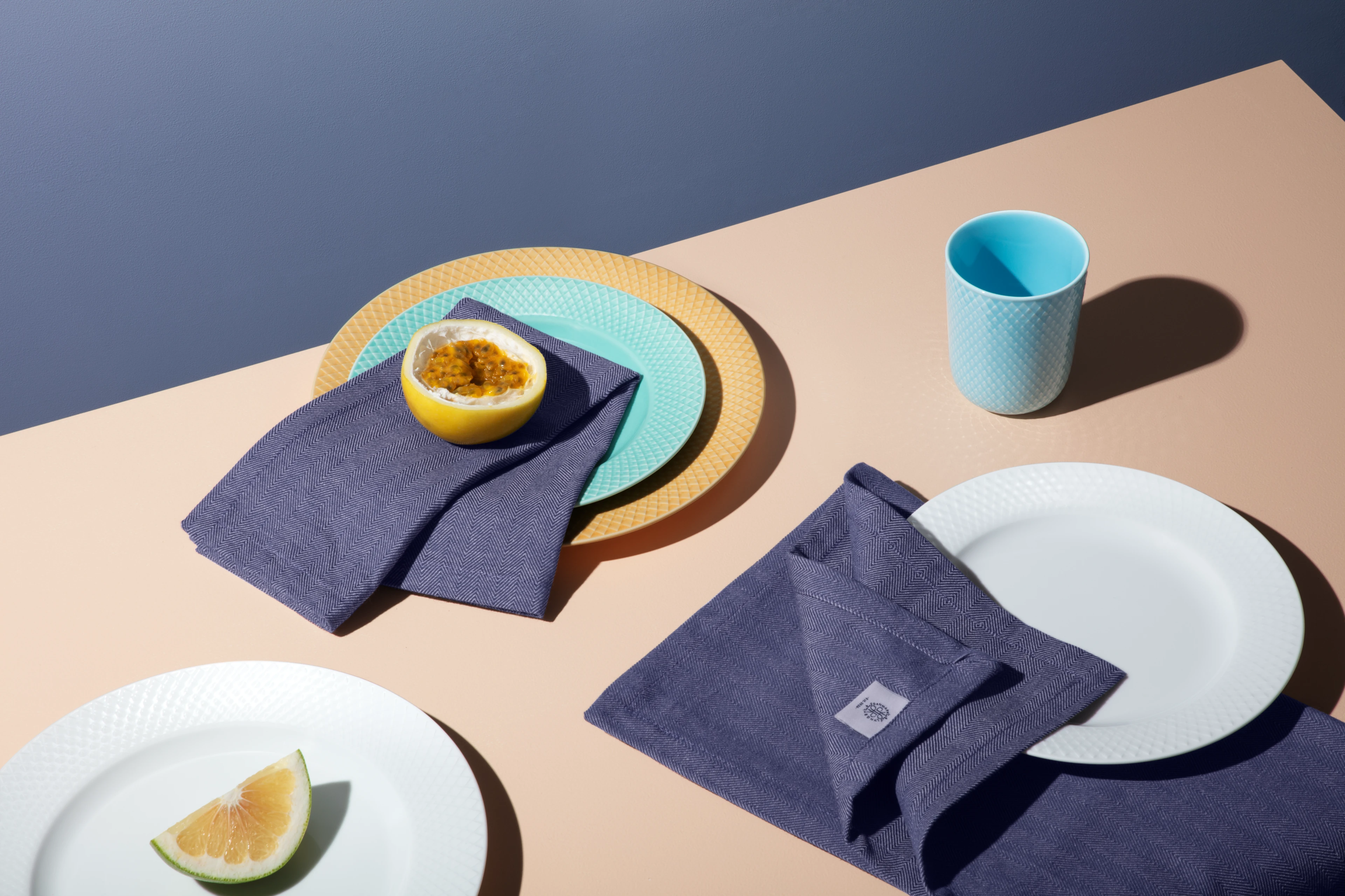 Mugg 33 cl från Lyngby Porcelæn i färgen Turkos, tillverkad av Keramik