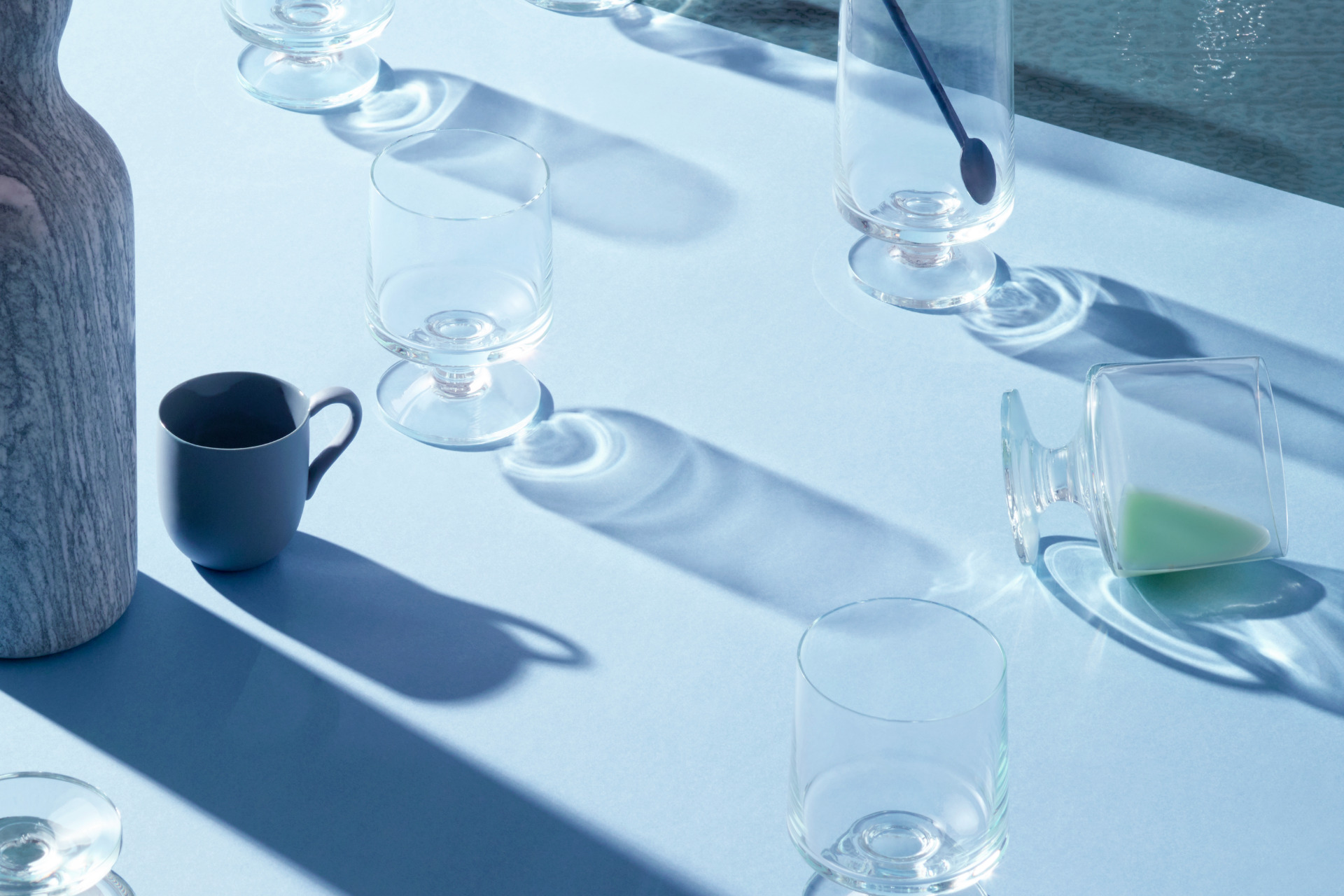 Glas på bord fra serien Stub, Holmegaard