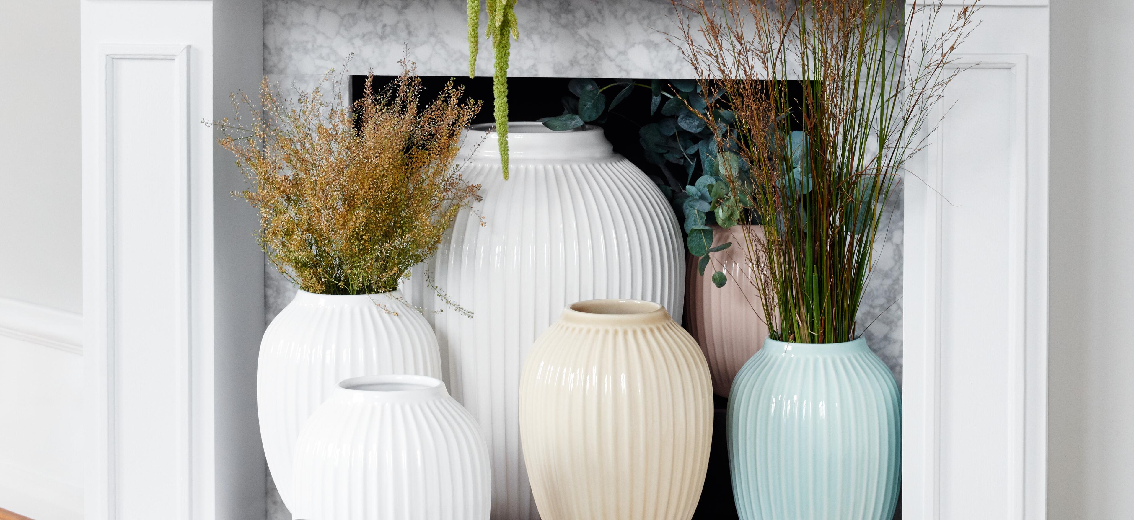 Kähler Hammershøi vase in fluted porcelain. Floor vases, table vases and other vases in different sizes and colors. Yellow, blue, pink vase.