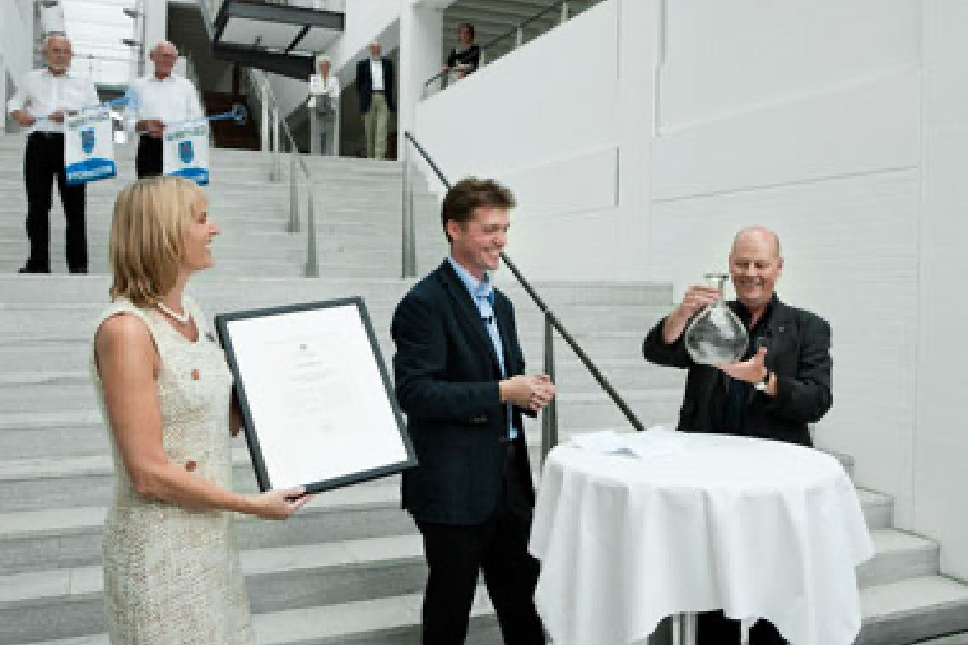 Rosendahl Design Group donerer Holmegaard Glasværks Prøvesamling på ca. 40.000 glas til Næstved Museum