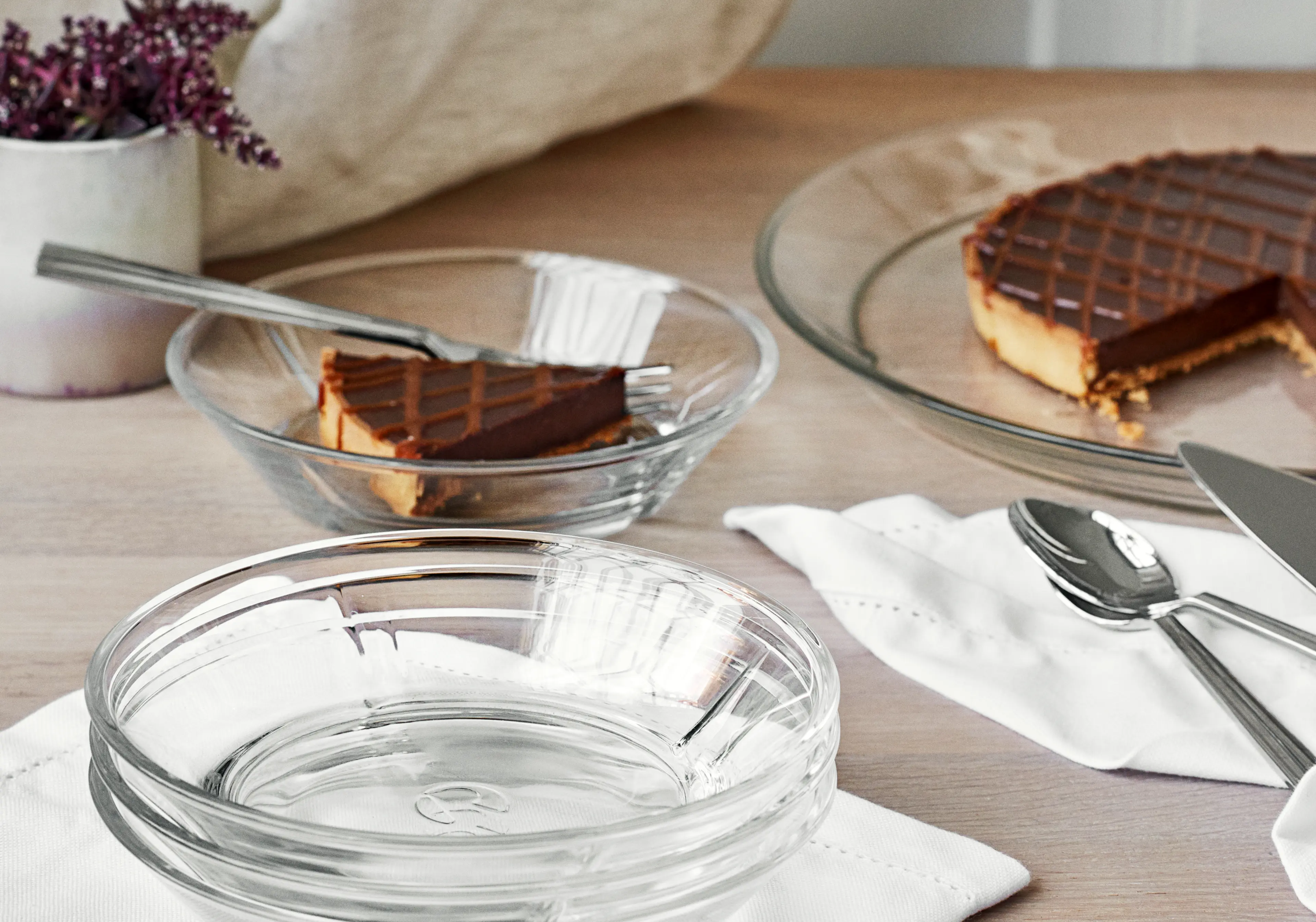 Dessertteller und Assietten von Rosendahl. Tiefe Glasplatten.