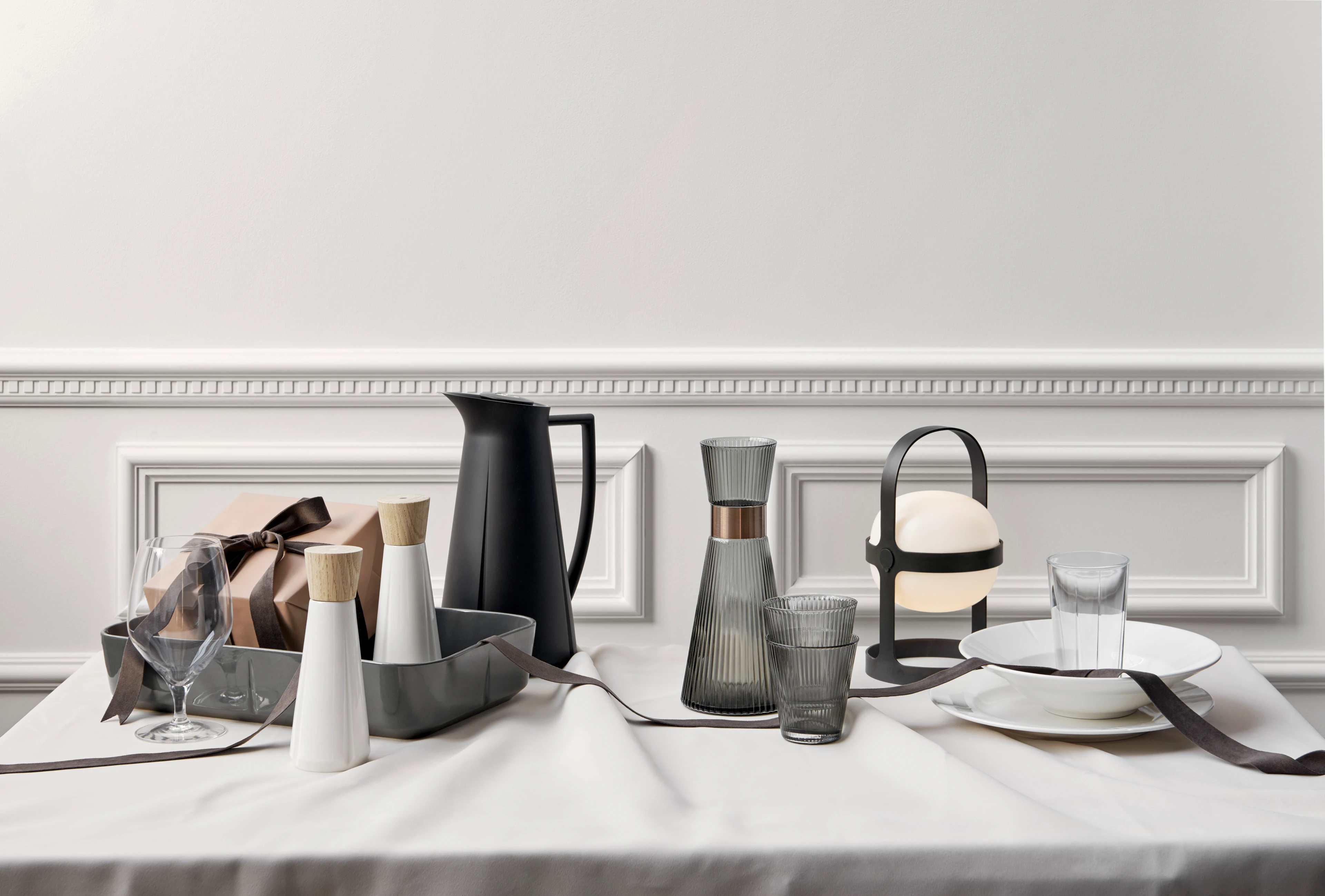 Jug and carafe from Rosendahl. Rosendahl frame, rosendahl lamp, rosendahl ovenproof dish, rosendahl salt and pepper grinder, rosendahl glass and rosendahl plates