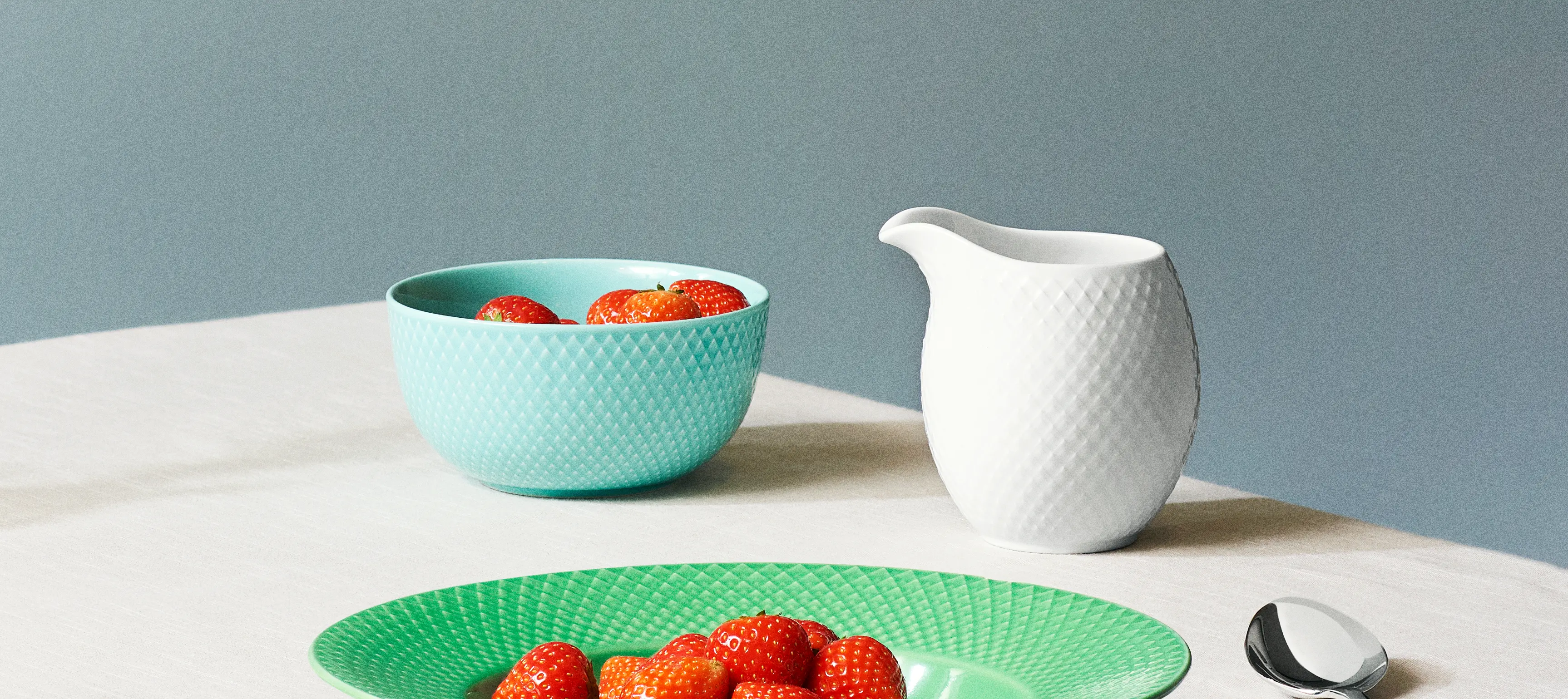 Lyngby Porcelæn mjölkkanna och skål