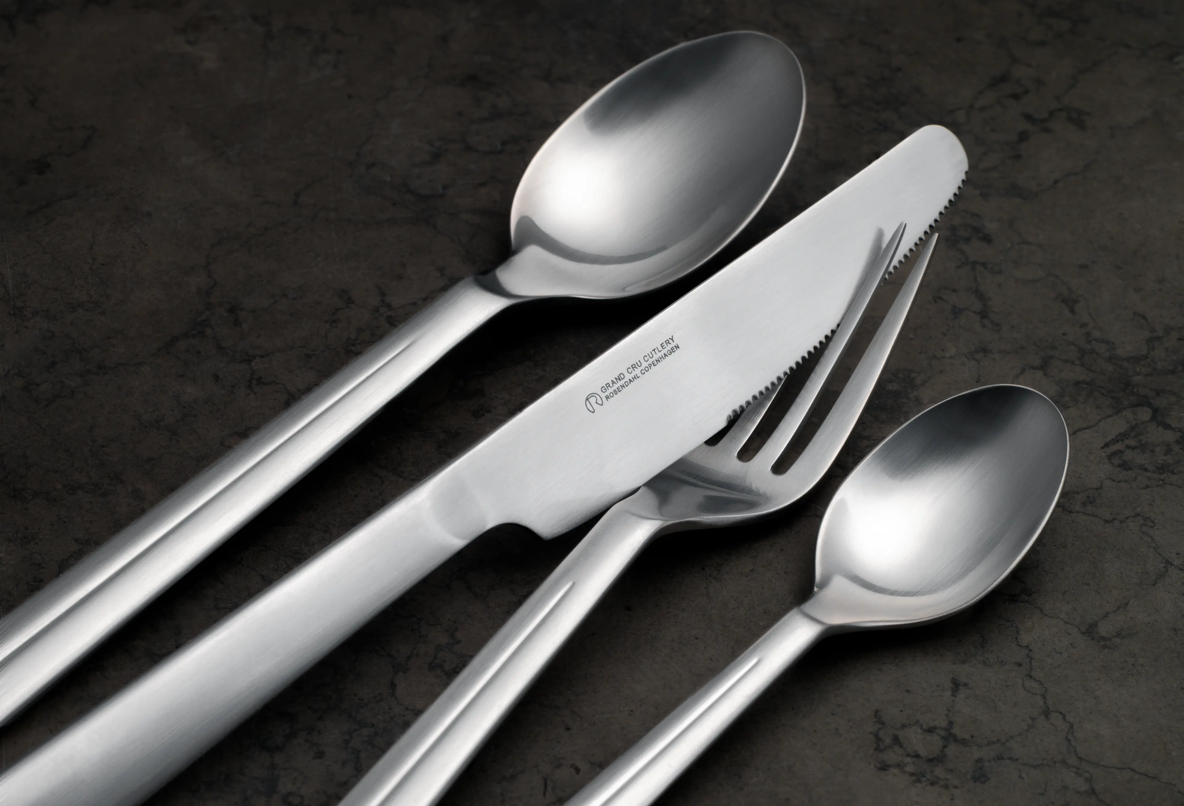 Knives from Rosendahl Gran Cru. Fork, spoon and teaspoon from Rosendahl Gran Cru