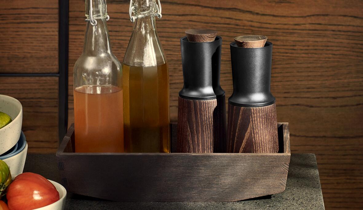  Kitchen equipment from Rosendahl. RÅ salt and pepper grinder.