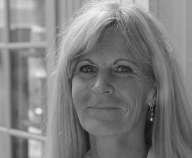 Ann-Sofi Romme, Holmegaard-Designerin, bekannt für schöne, kastenförmige Weihnachtsdekorationen