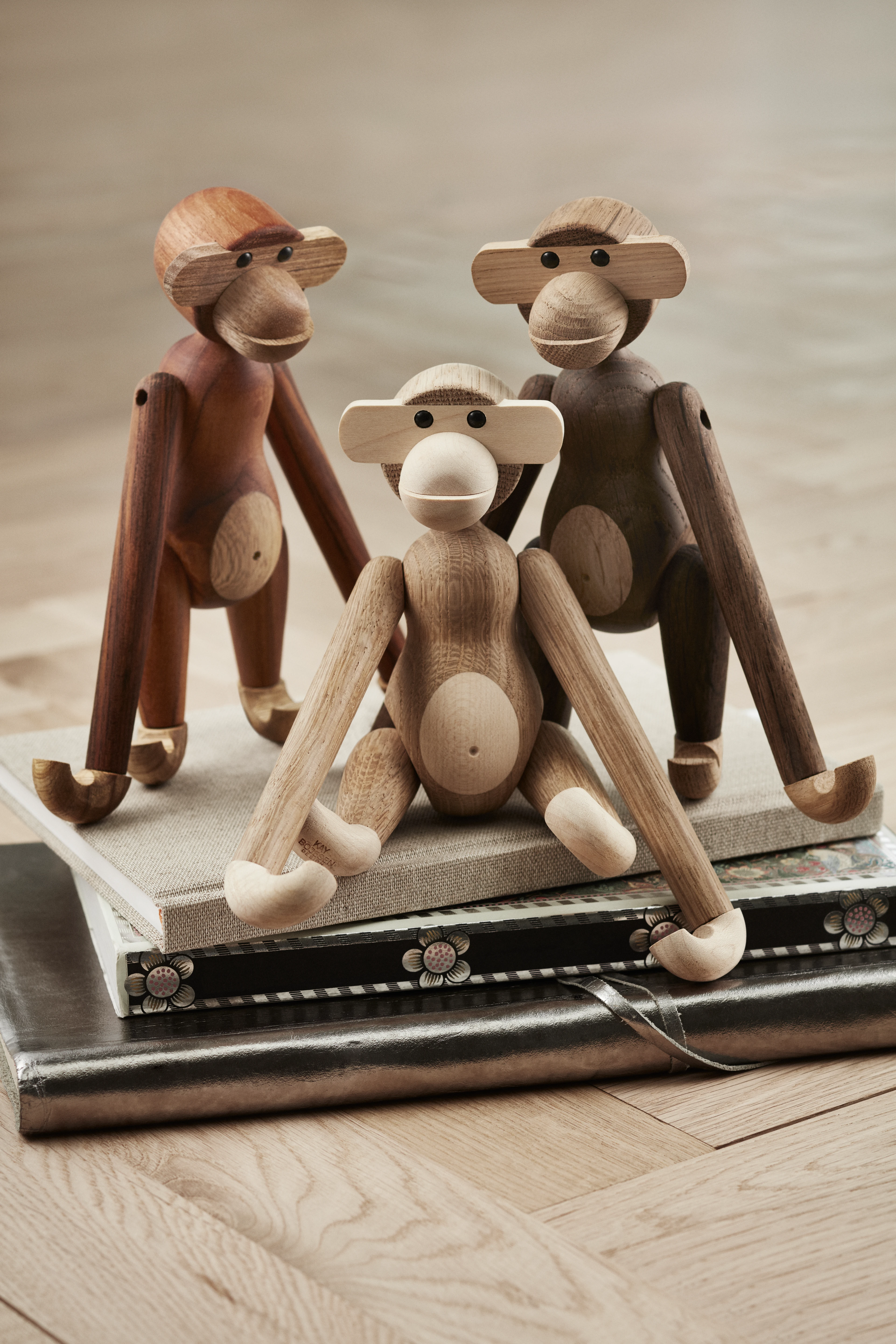 Abe lille fra Kay Bojesen i farven Eg/Ahorn, lavet af Træ