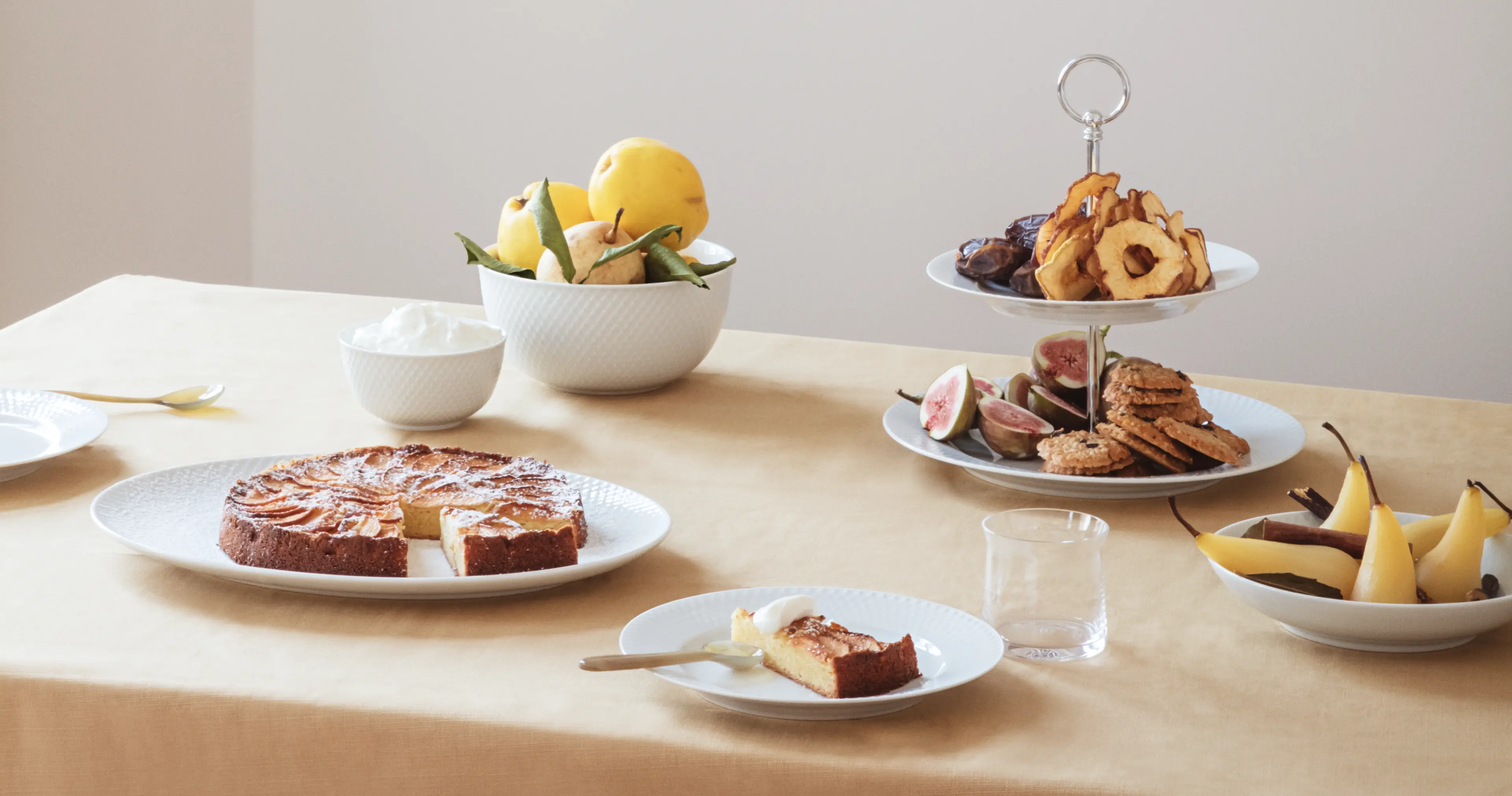 Lyngby Porcelæn cake dishes, tiered cake stands and serving bowls