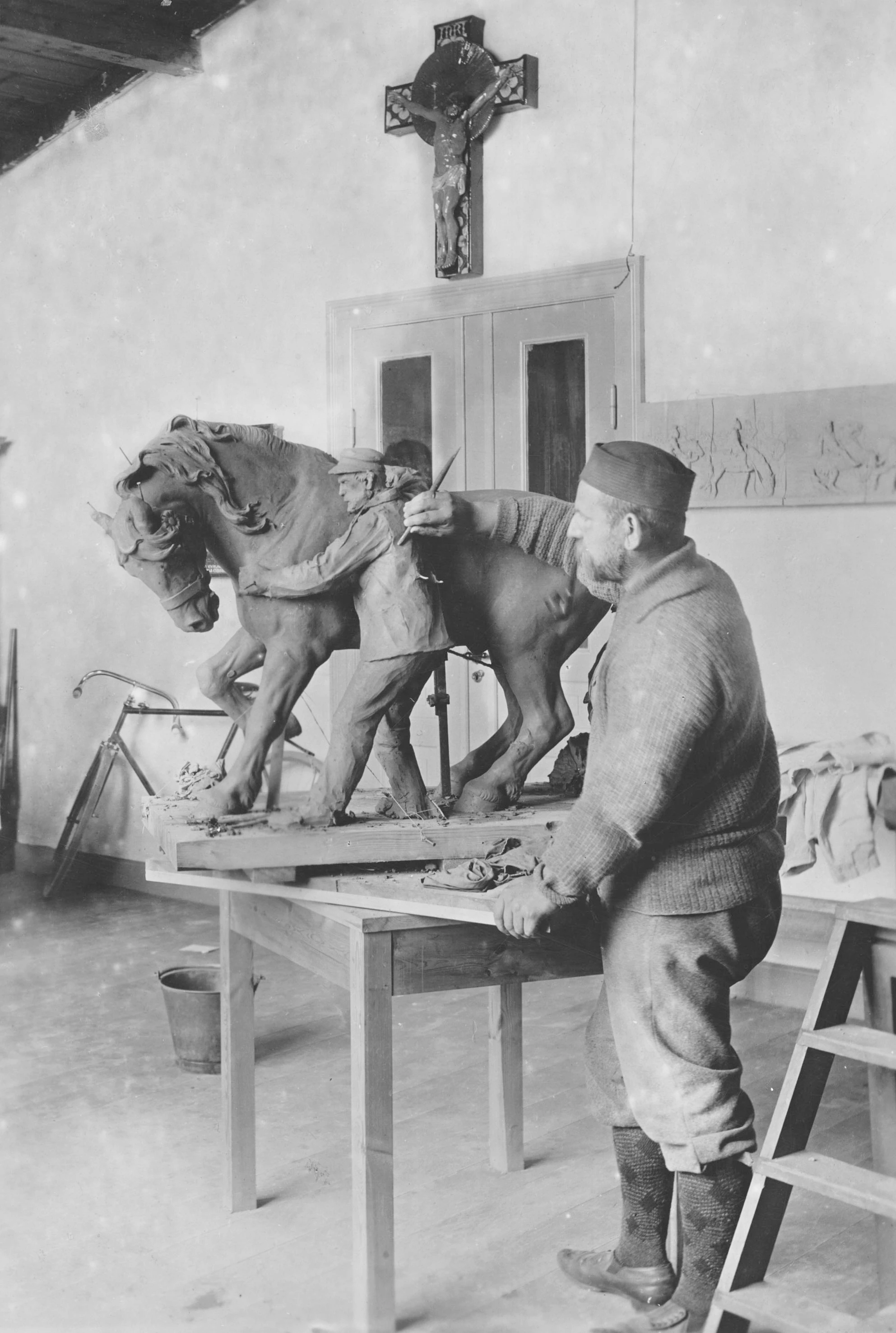 Historisches Bild von Karl Hansen Reistrup, Porzellanmaler und Künstler in Kählers Werkstatt