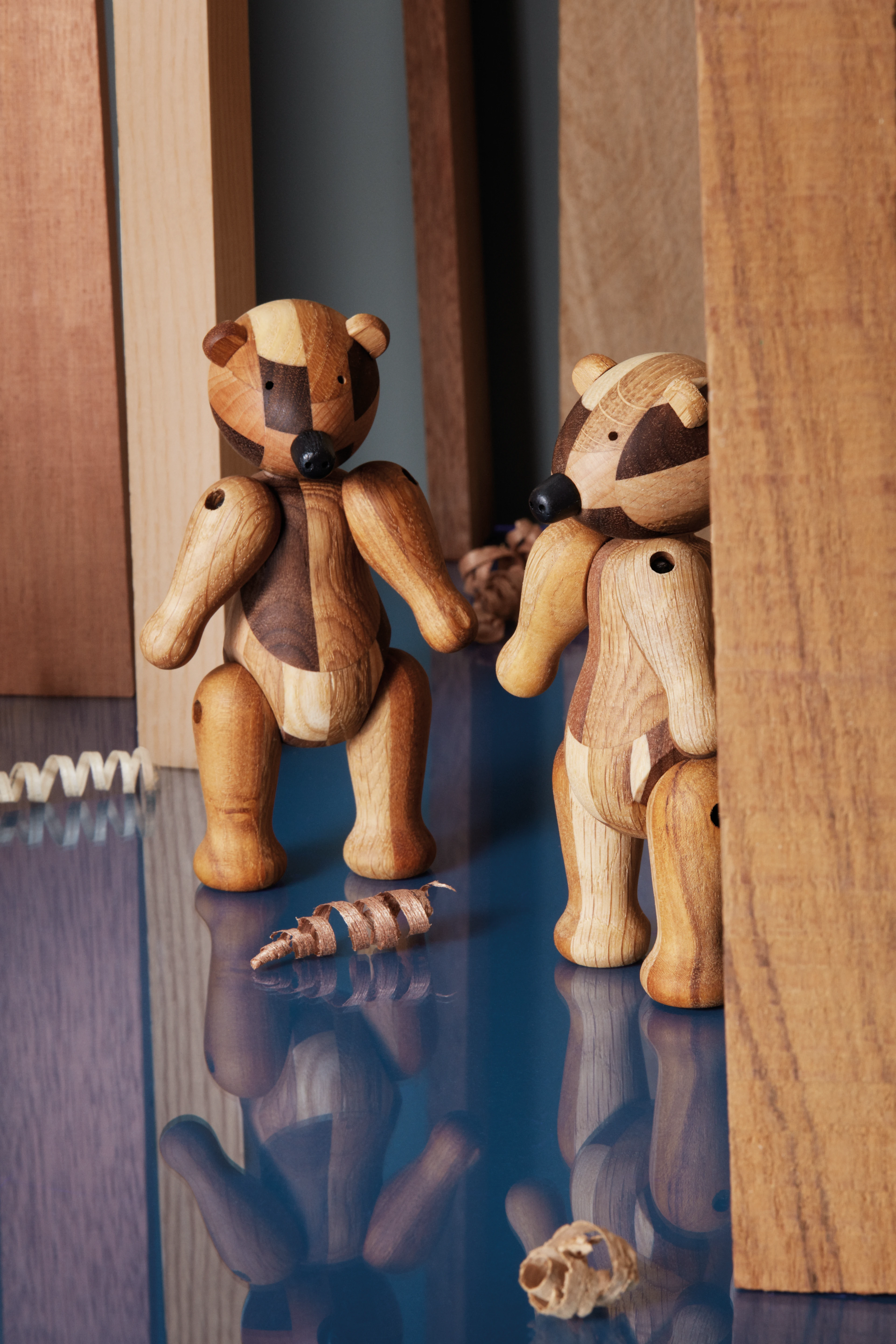 Reworked Anniversary Björn liten från Kay Bojesen i färgen Mixed wood, tillverkad av Trä