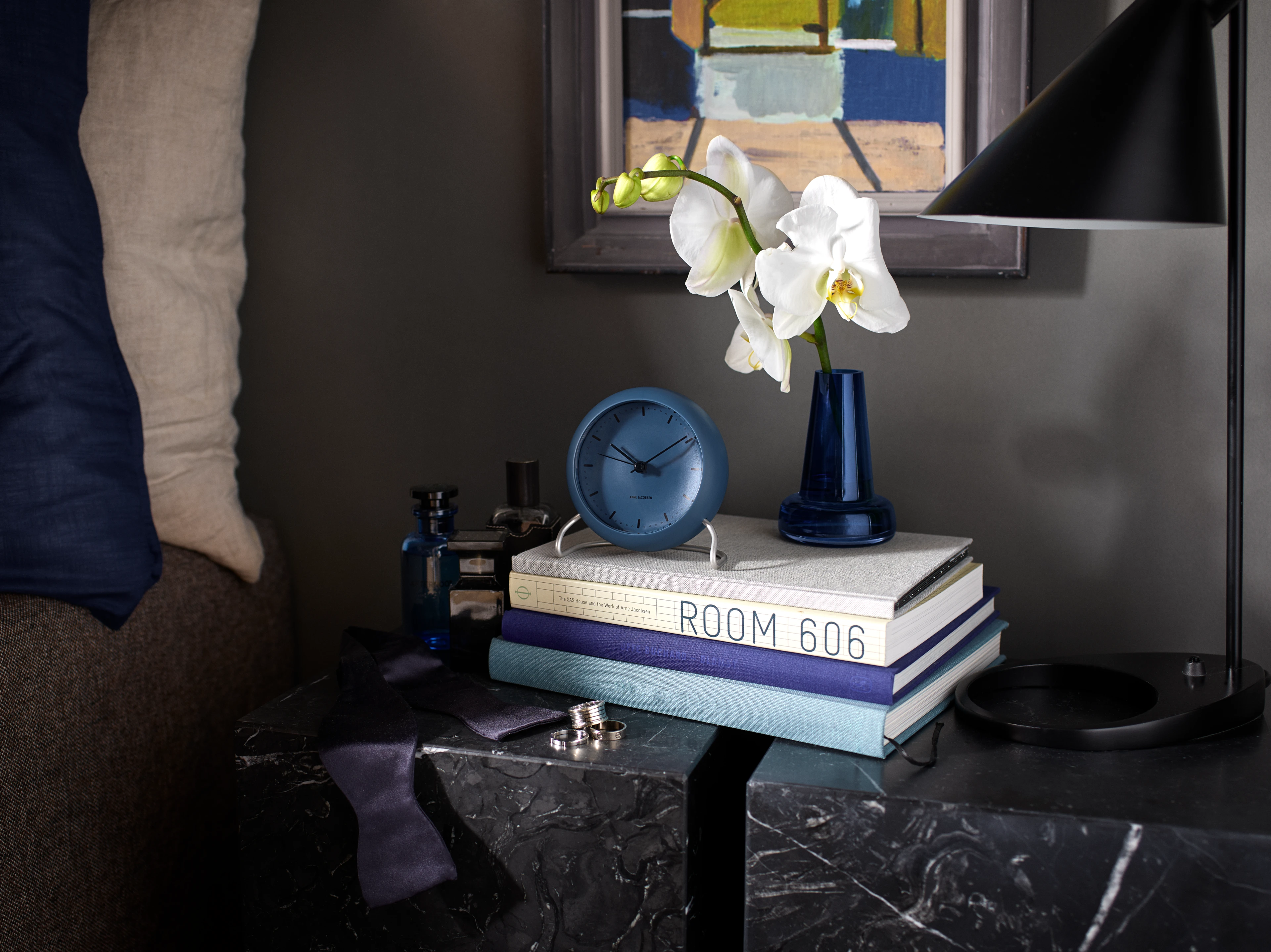 Bordur Ø11 cm fra Arne Jacobsen i farven Stone blue, lavet af Plastik