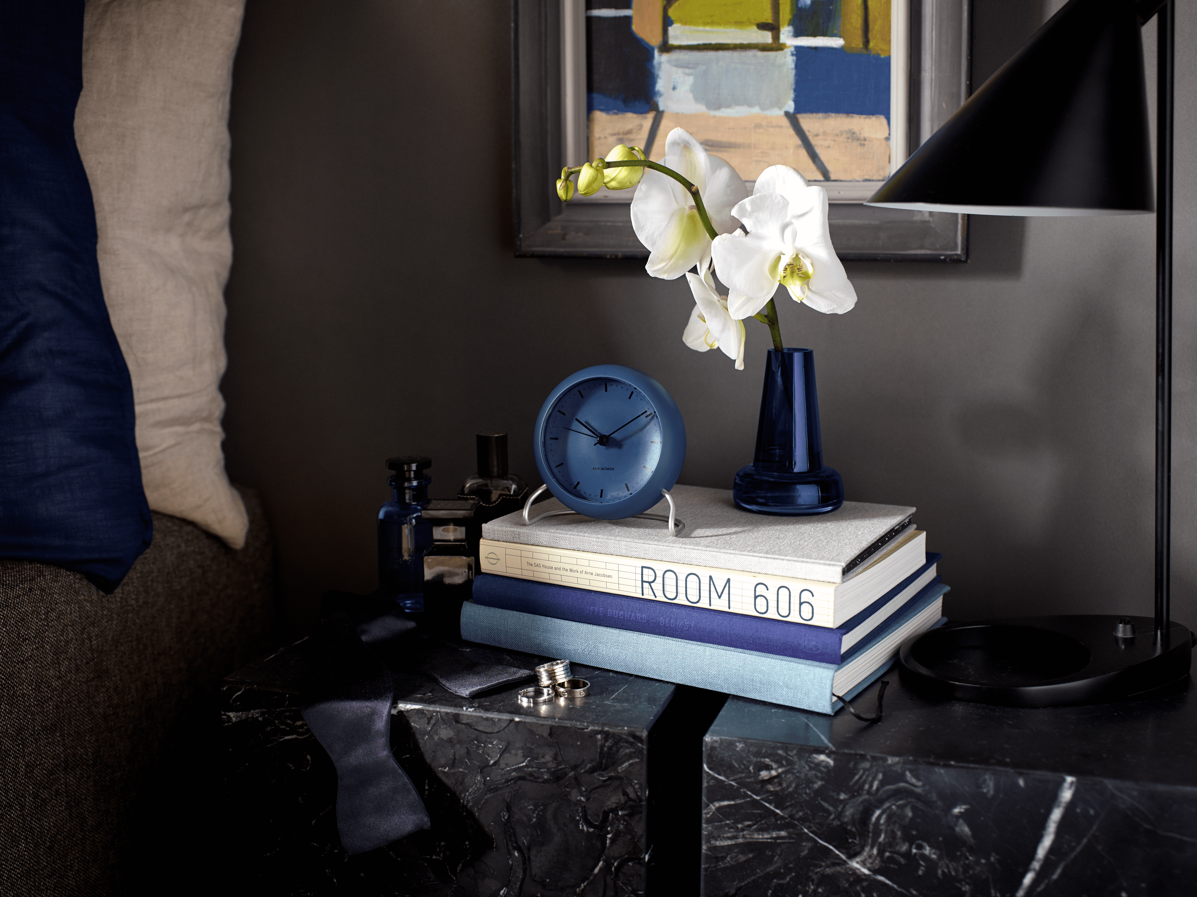 Arne Jacobsen Clocks Table clock Ø11 cm in Stone blue