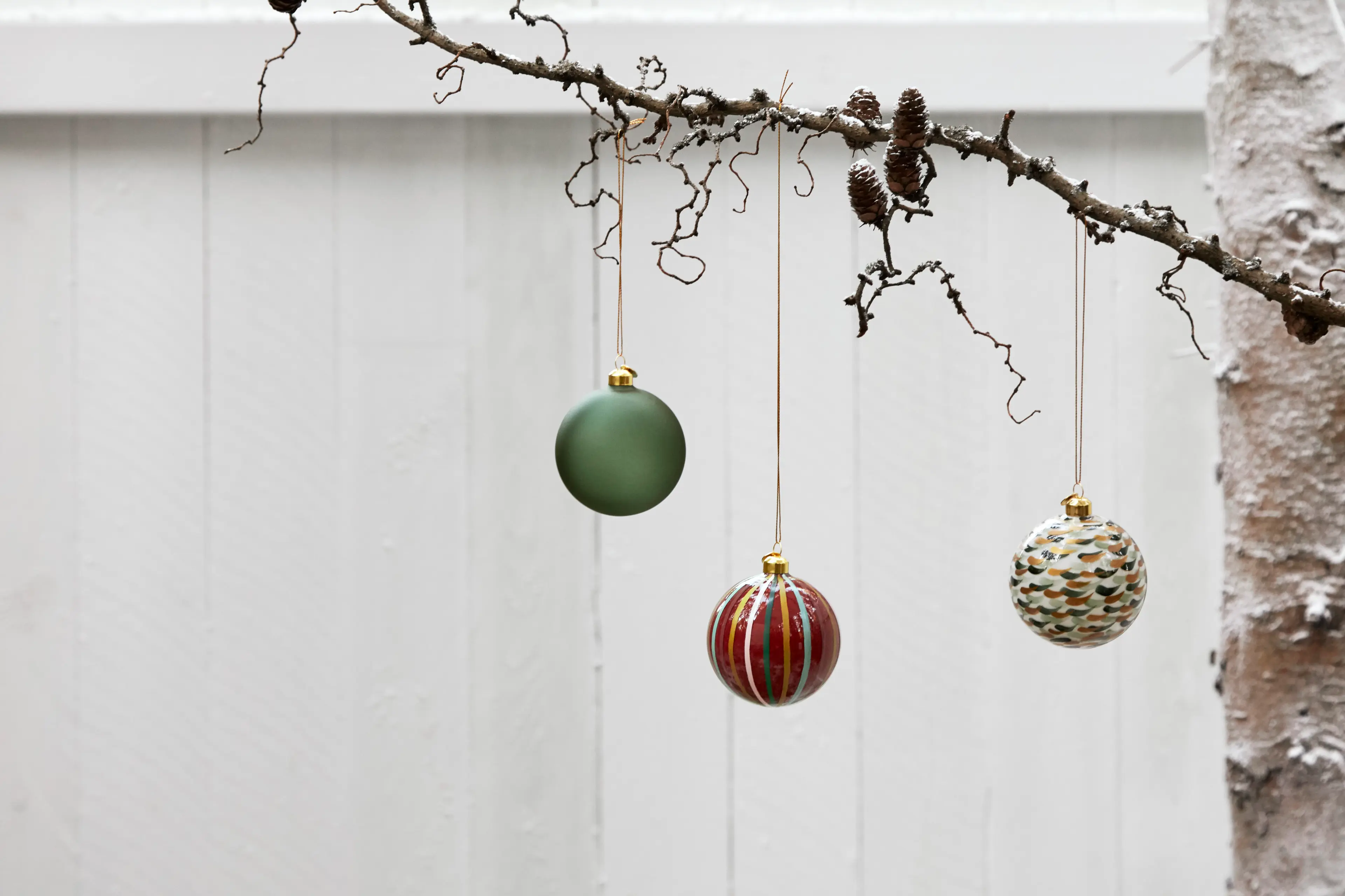 To signaturvaser med blomster