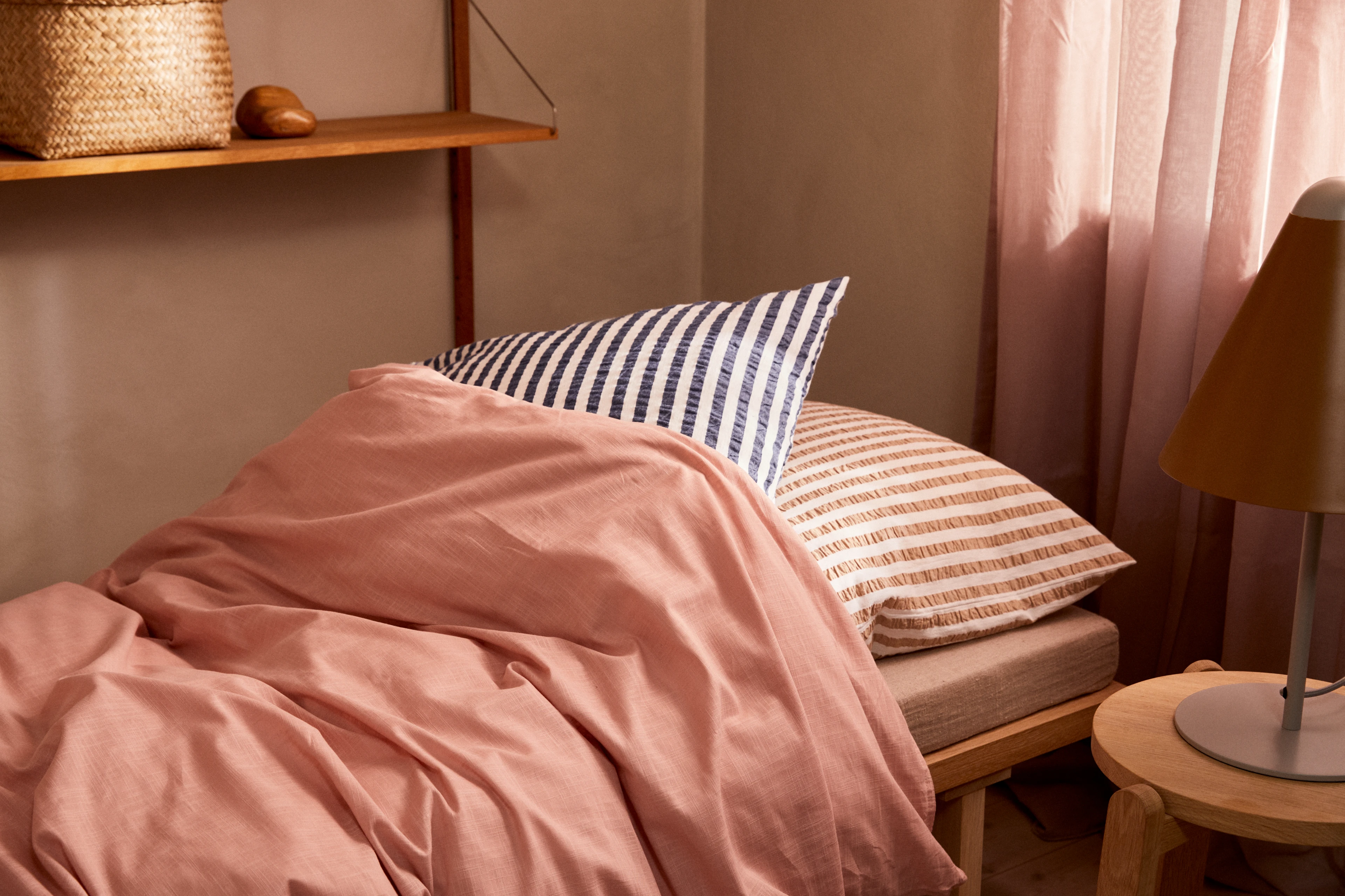 Bettwäsche 140x200 cm von JUNA in der Farbe Tauben rosa, hergestellt aus Baumwolle