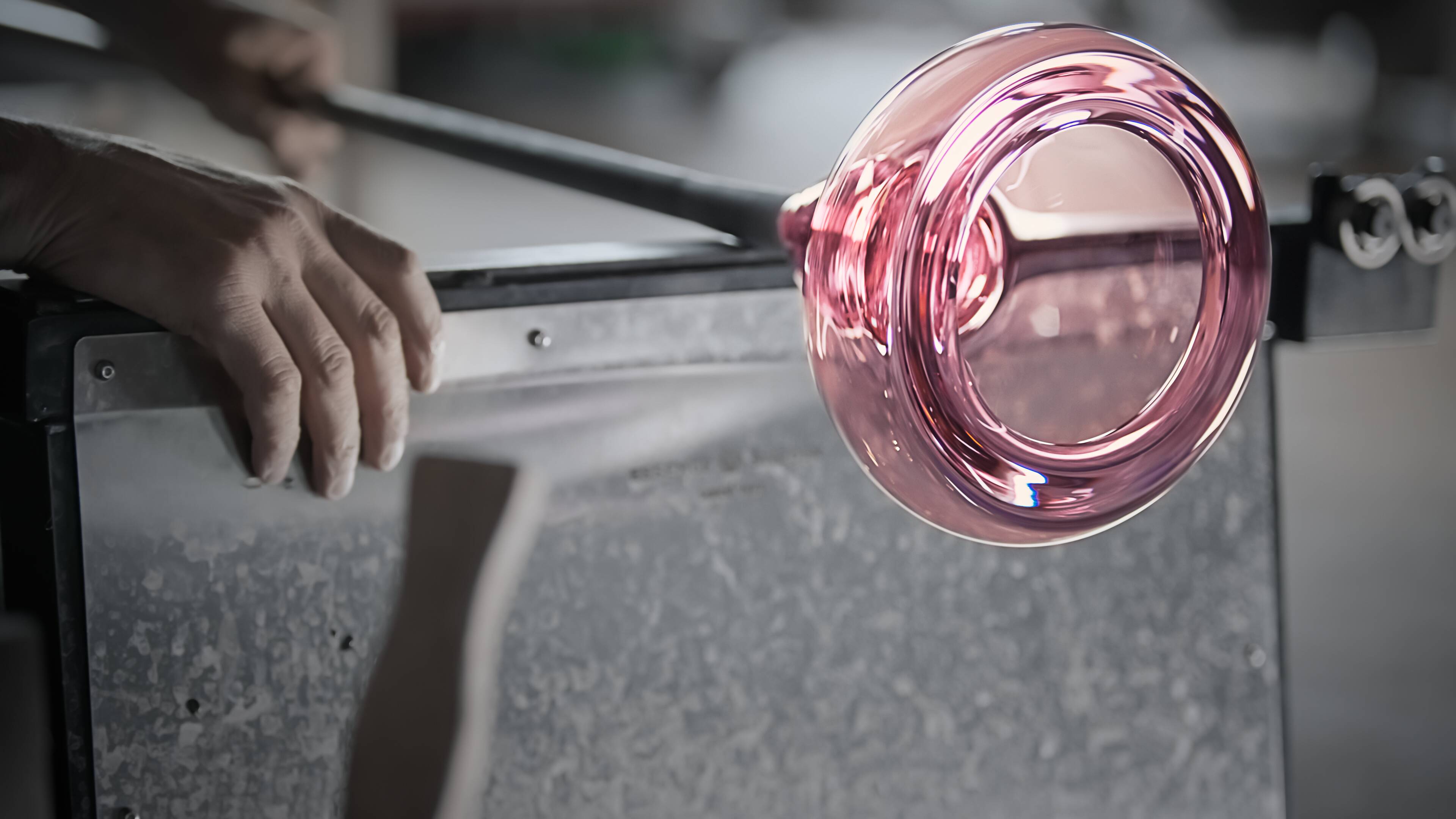 Pink bowl production, Holmegaard Archives Provence