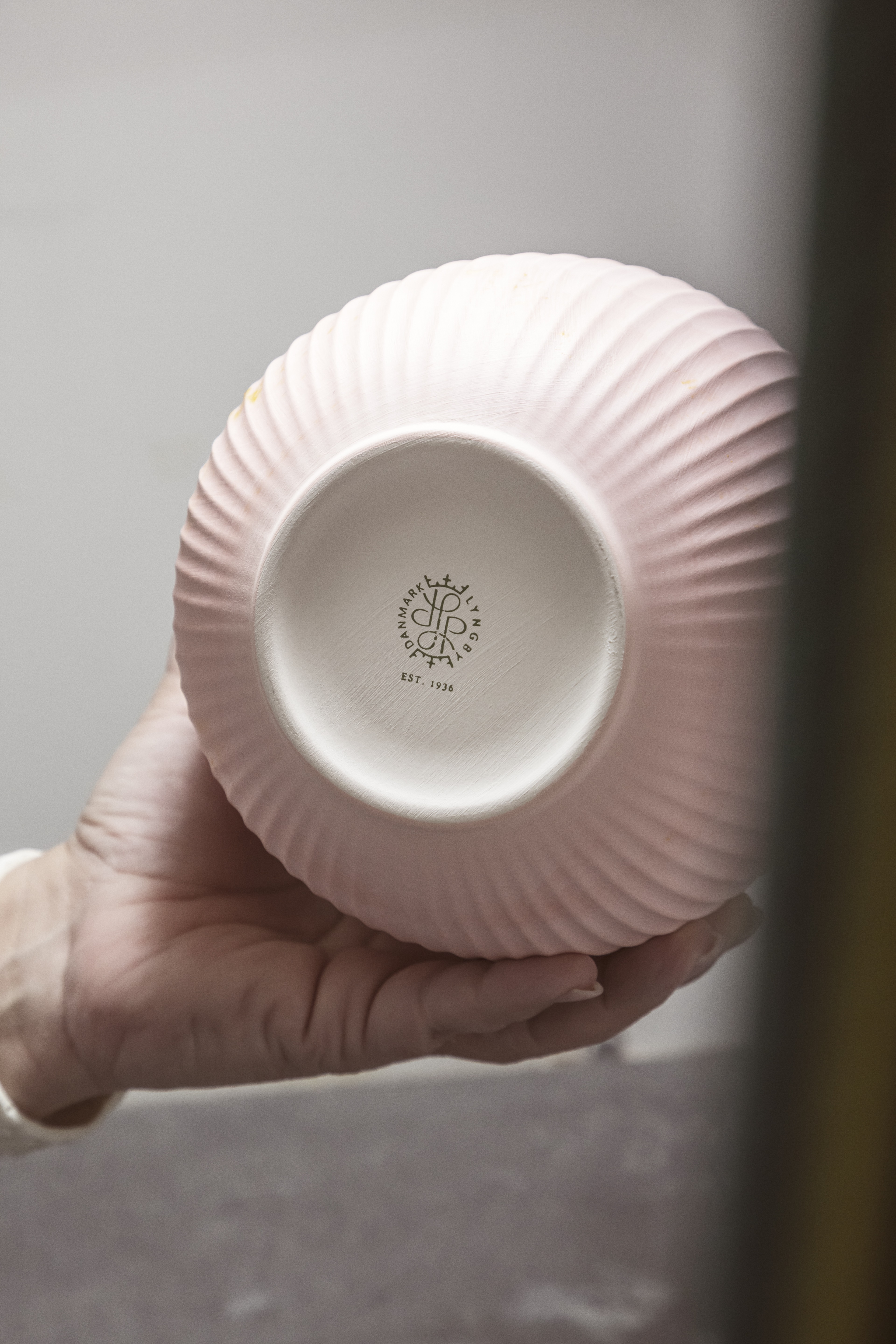 Lyngby Porcelæn - How the Curve vase is produced
