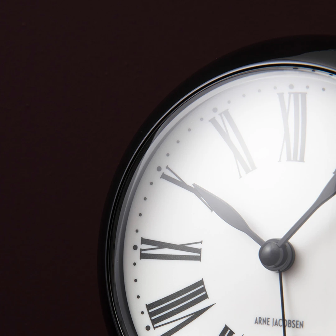 Table clock Ø11 cm from Arne Jacobsen in White/Black color, made of Plastic