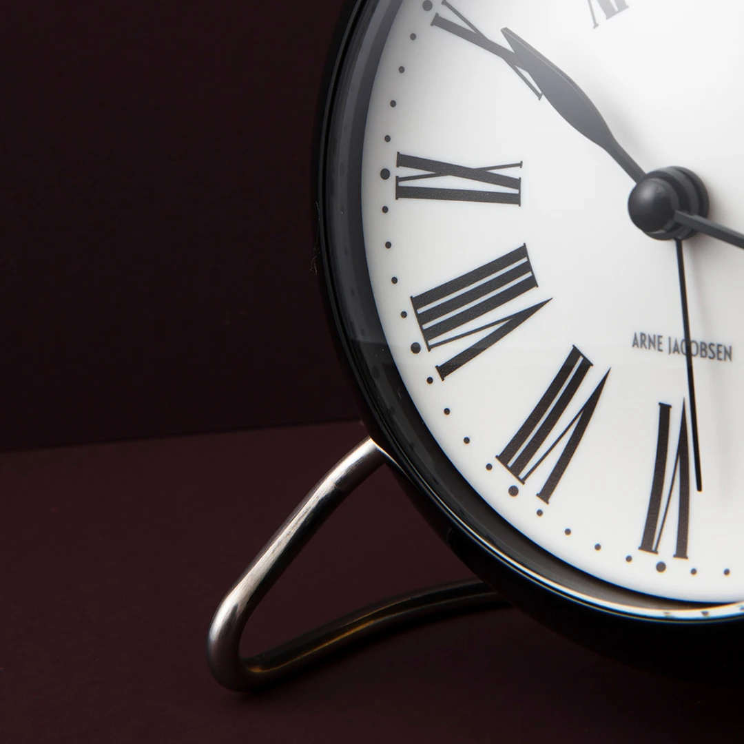 Table clock Ø11 cm from Arne Jacobsen in White/Black color, made of Plastic