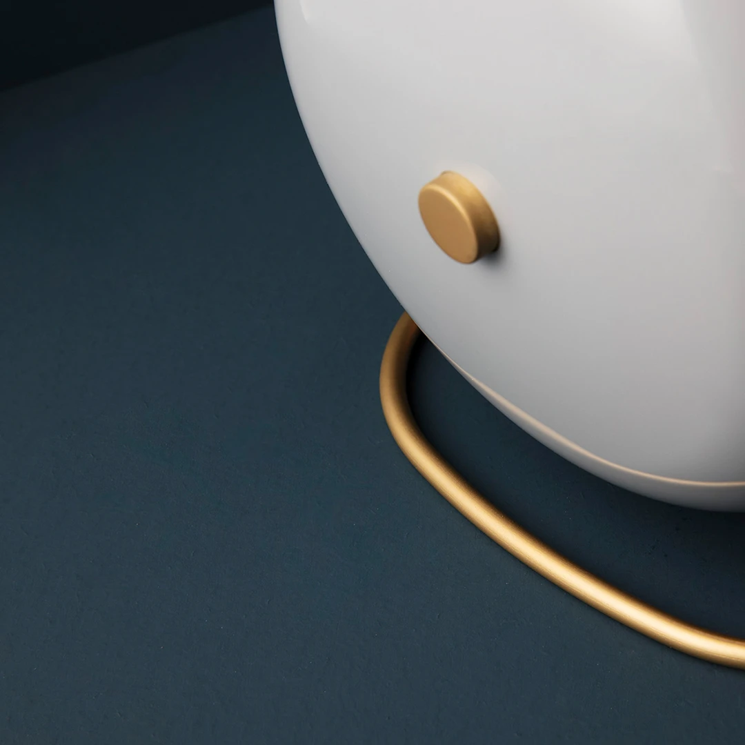 Bordur Ø11 cm fra Arne Jacobsen i fargen Grå/Hvit, laget av Plast