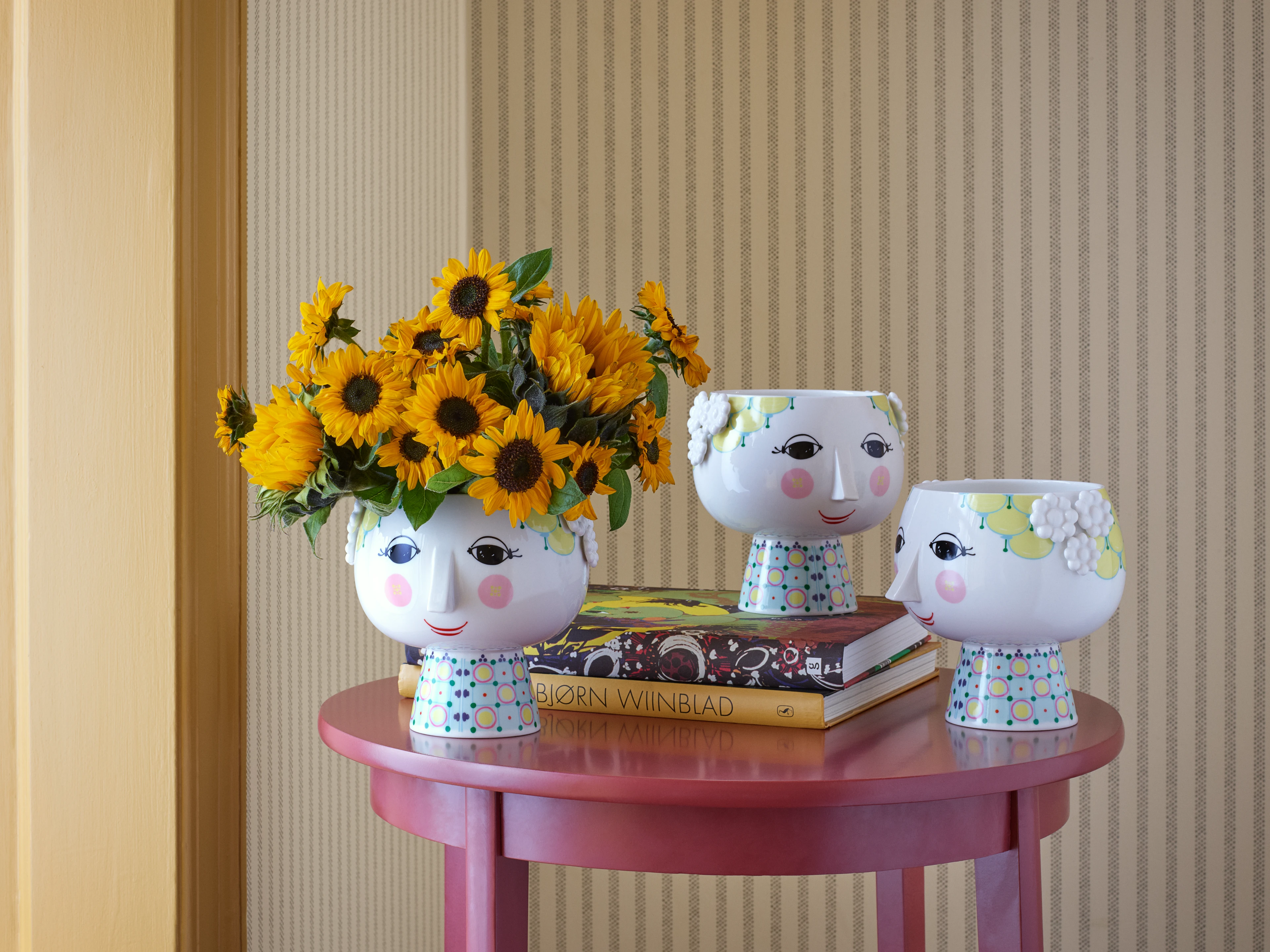 Potteskjuler på fot Ø15.5 cm fra Bjørn Wiinblad i fargen Gul, laget av Keramikk