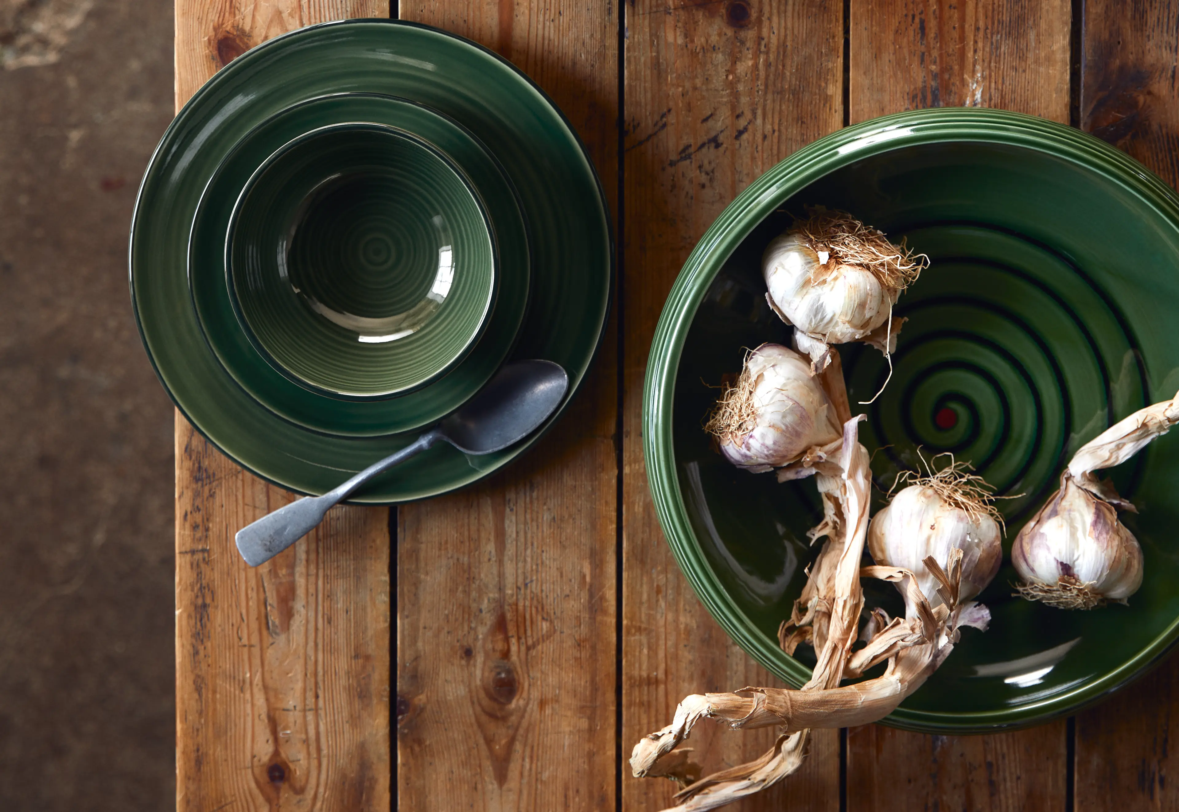 Kähler bordfad, skål og tallerken i grøn fra serien Colore