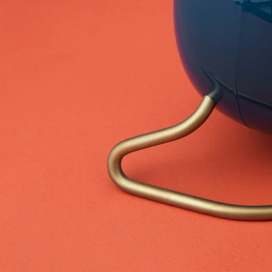 Bordur Ø11 cm fra Arne Jacobsen i fargen Petroleum/Hvit, laget av Plast