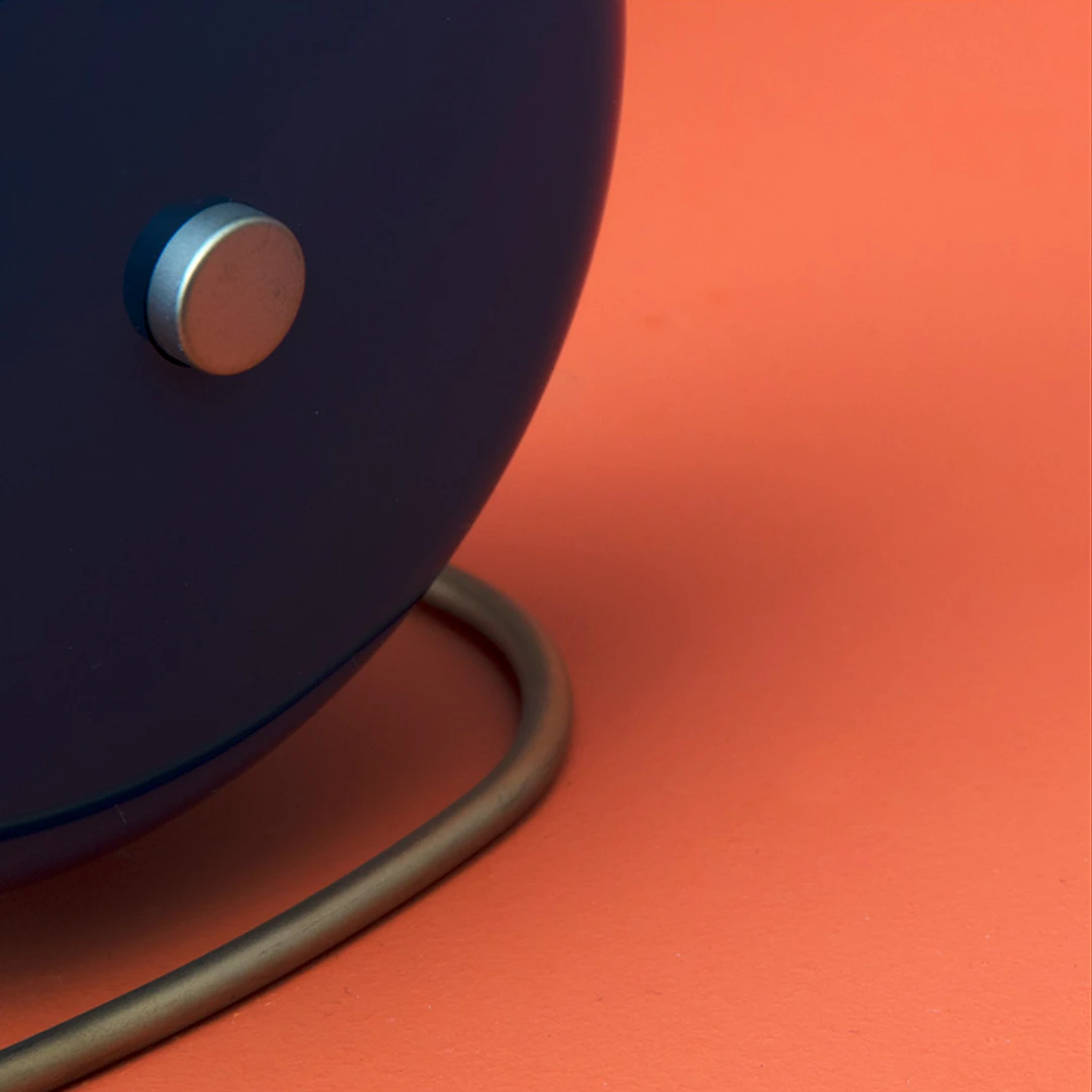 Bordur Ø11 cm fra Arne Jacobsen i fargen Petroleum/Hvit, laget av Plast