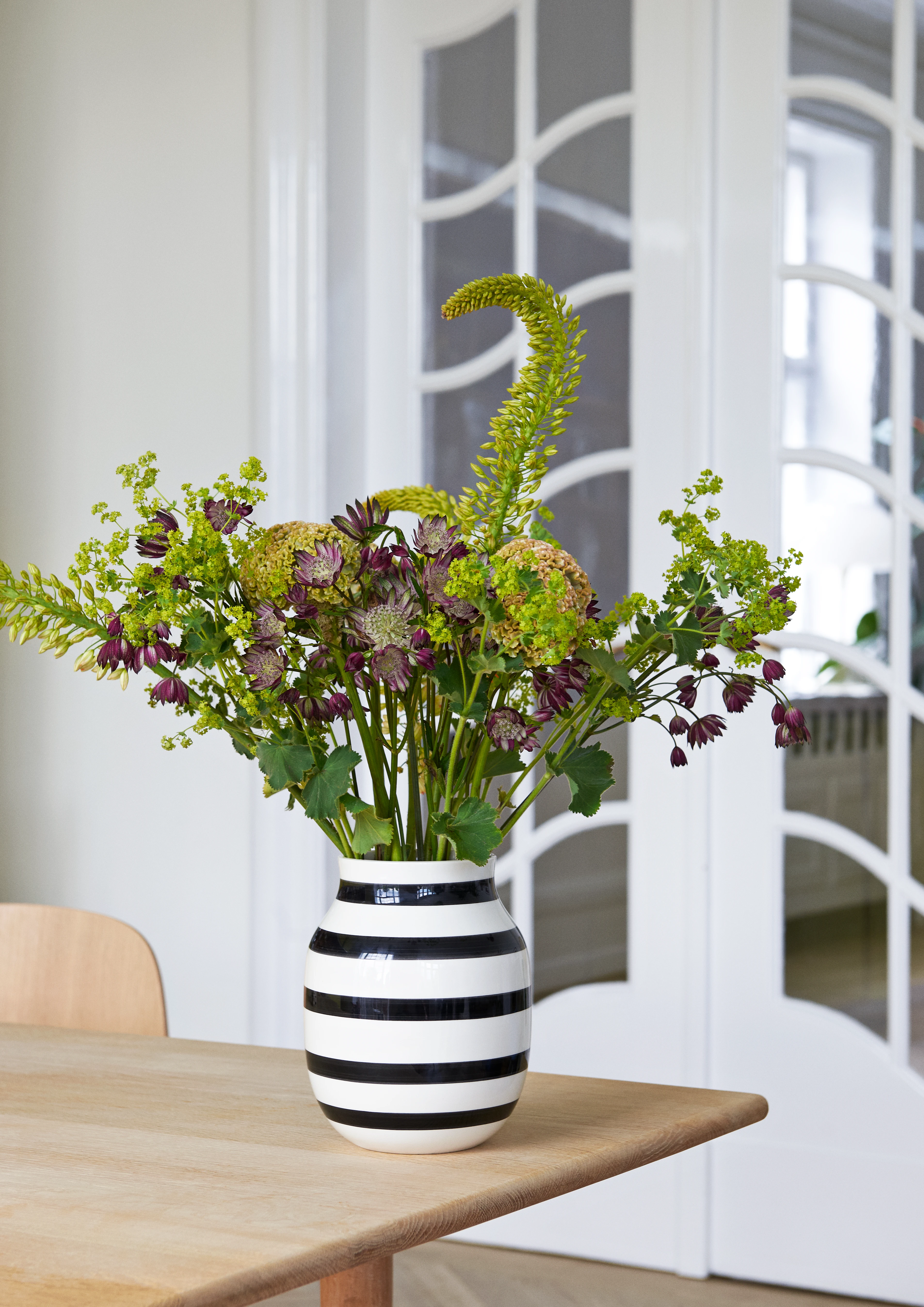 Vase H20 cm from Kähler  in Black color, made of Ceramics