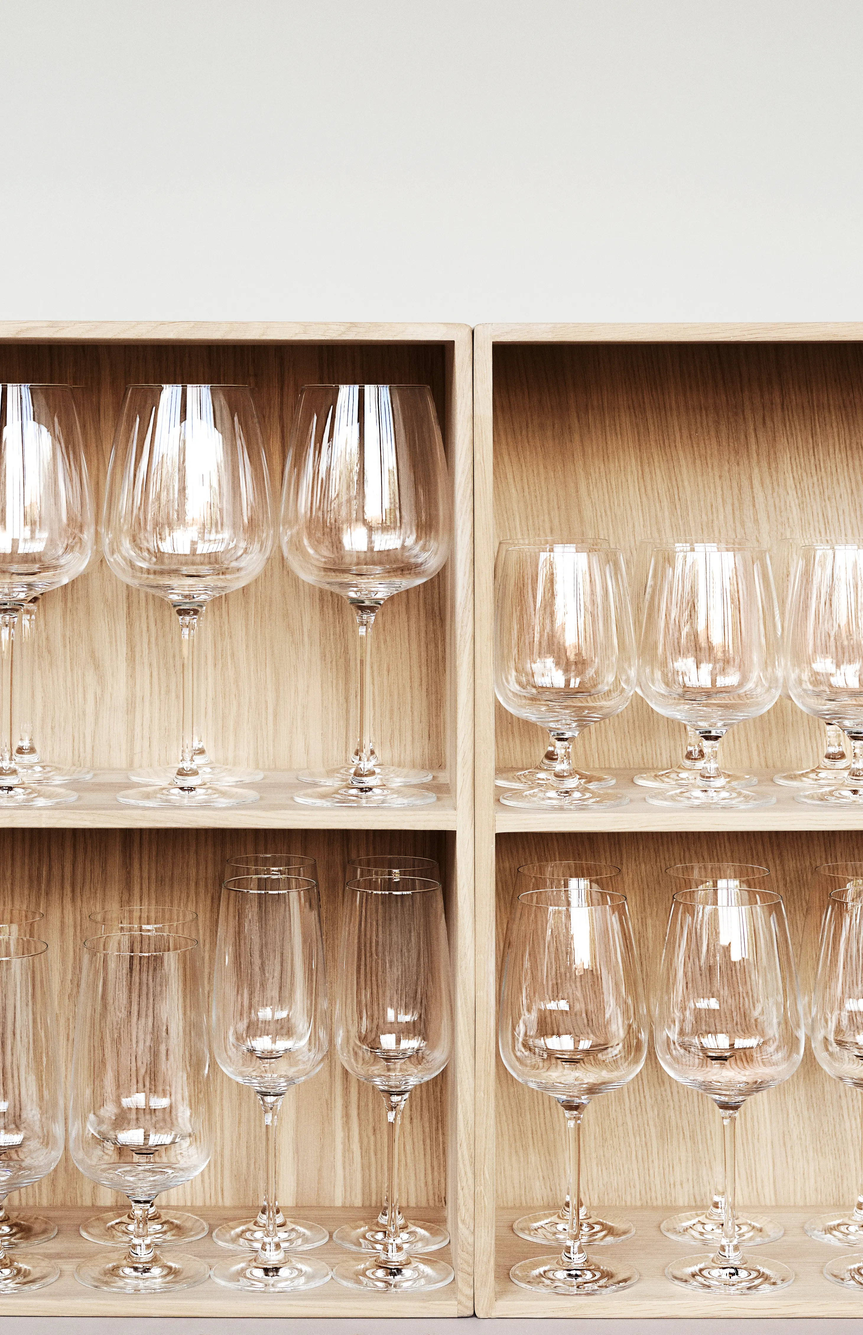 Fire Bouquet glas på rundt marmorbord, Holmegaard