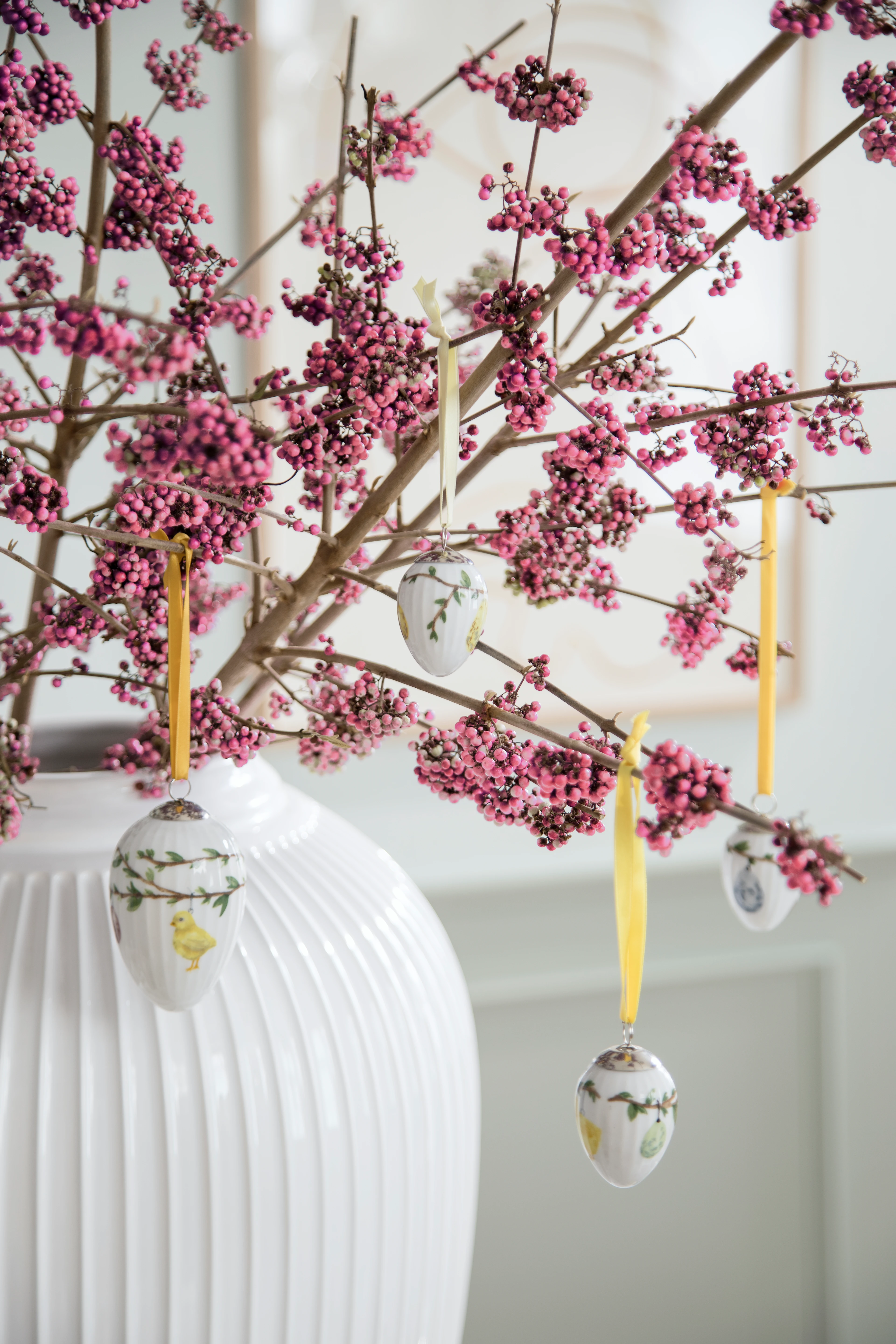 Hängeschmuck 2020 H8 cm von Kähler in der Farbe Weiss mit Dekoration, hergestellt aus Keramik